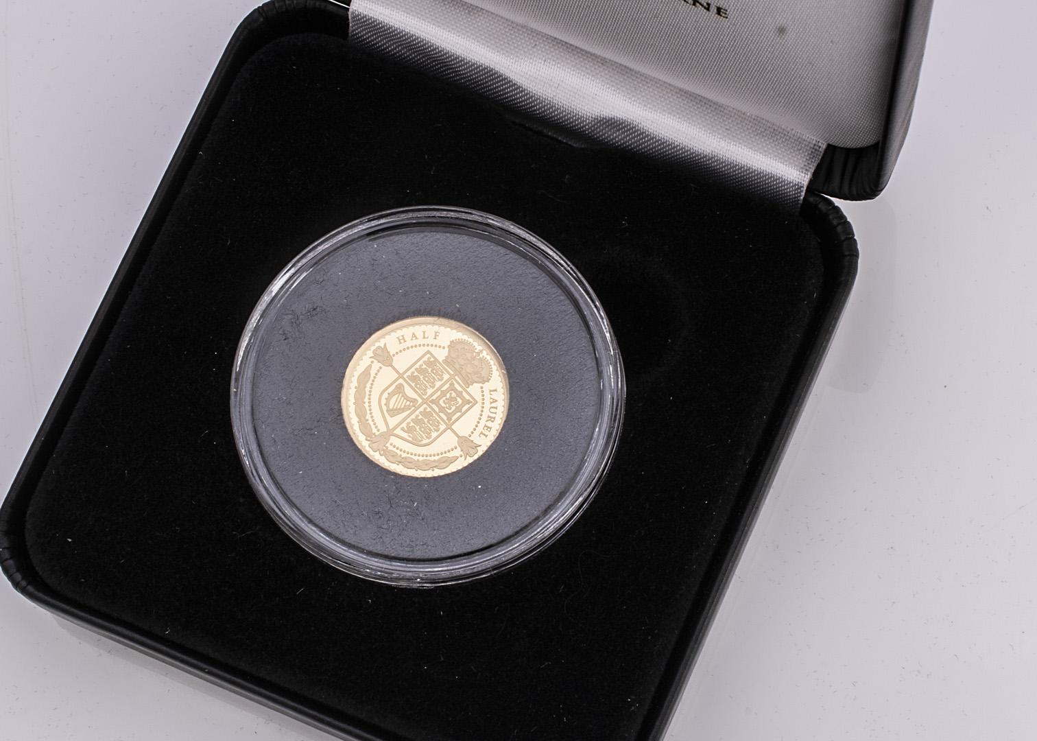 A Harrington & Byrne Tristan Da Cunha 2020 Half Laurel Gold Proof Coin, 4g, box with certificate - Image 2 of 2
