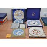 A collection of boxed commemorative plates, including Spode, Wedgwood and Royal Worcester