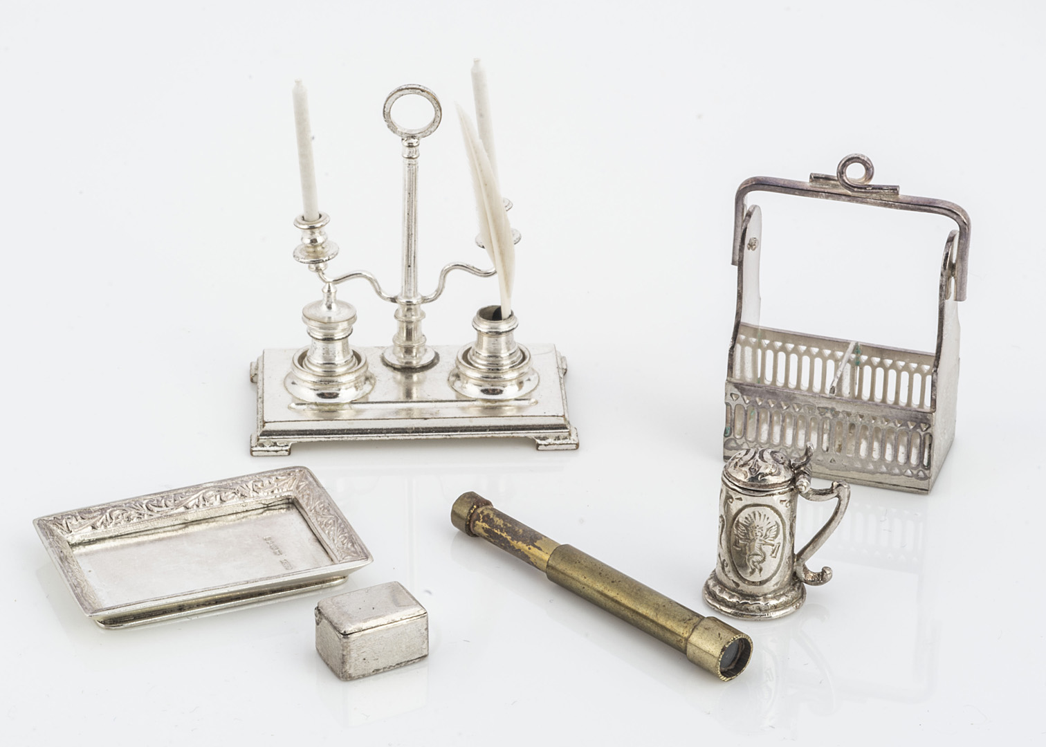 Modern dolls' house hallmarked silver items, a Vic Pain tantalus with hinged handle --1¼in. (3cm.)