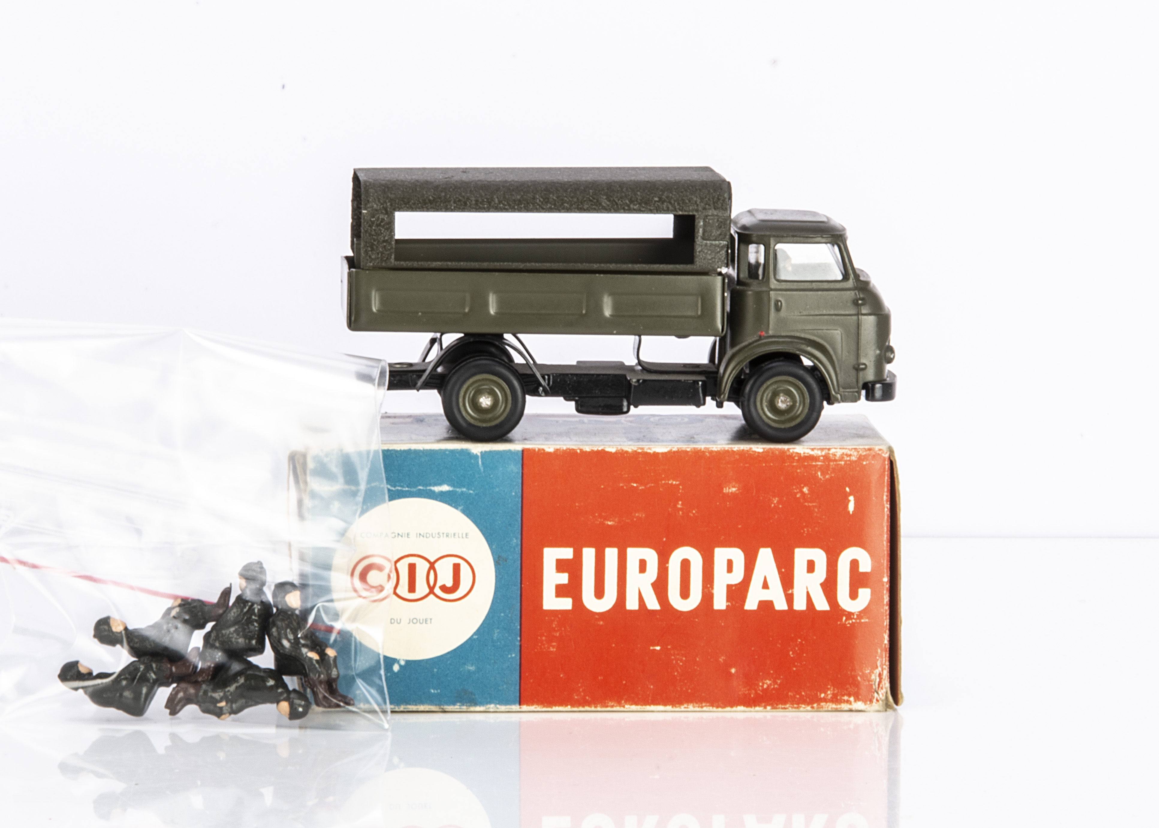 Miniature CIJ Europarc Tracteur Saviem Avec Remorque Militaire Citerne - Vert Métal - État Neuf