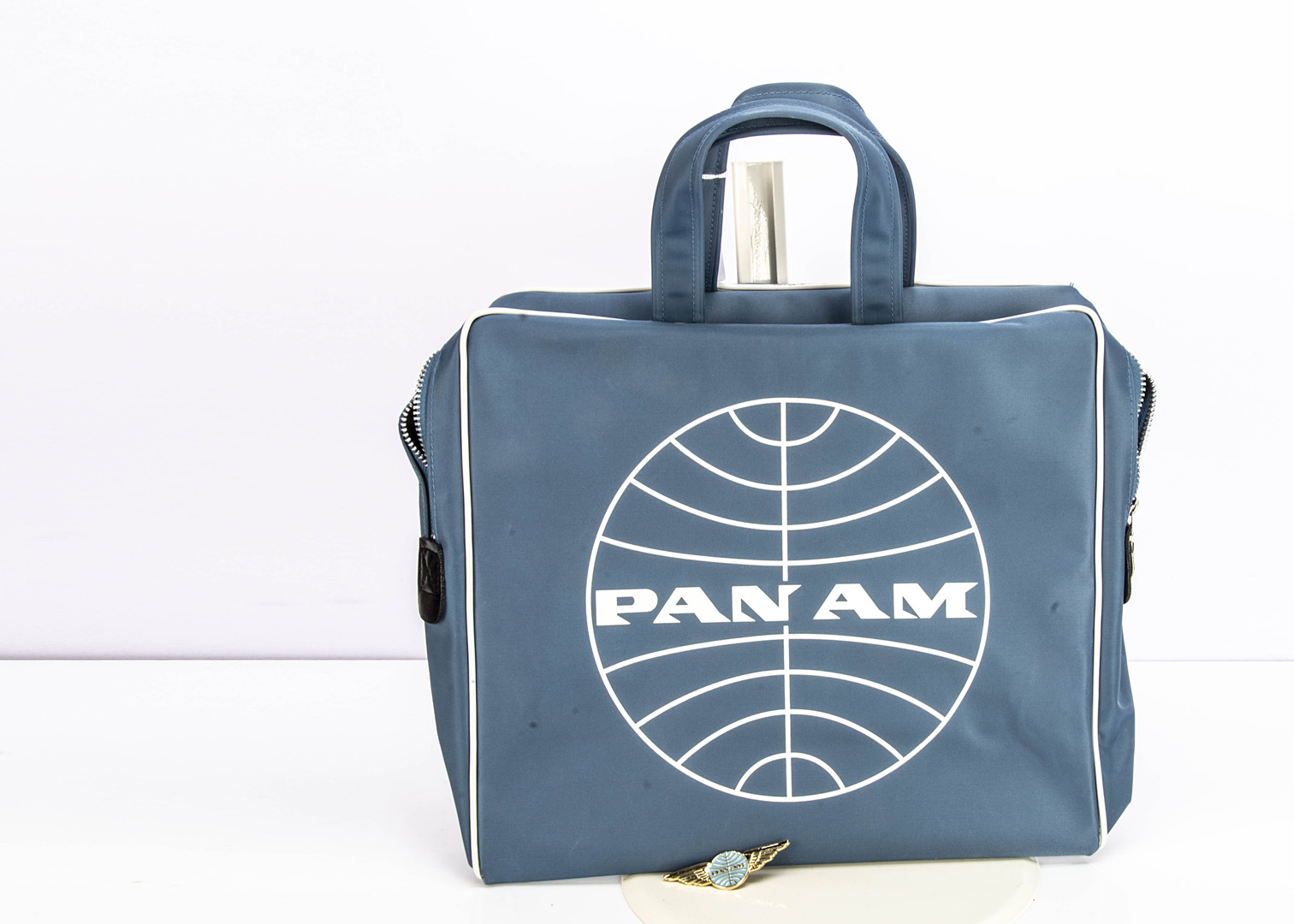 Catch Me If You Can Pan Am Bag and Badge, This Pan Am reproduction ...