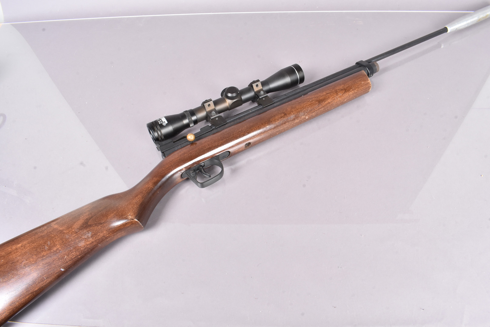 A Crosman 2260 .22 cal air rifle, complete with Crosman 4x32 scope sold as seen, untested - Bild 6 aus 6