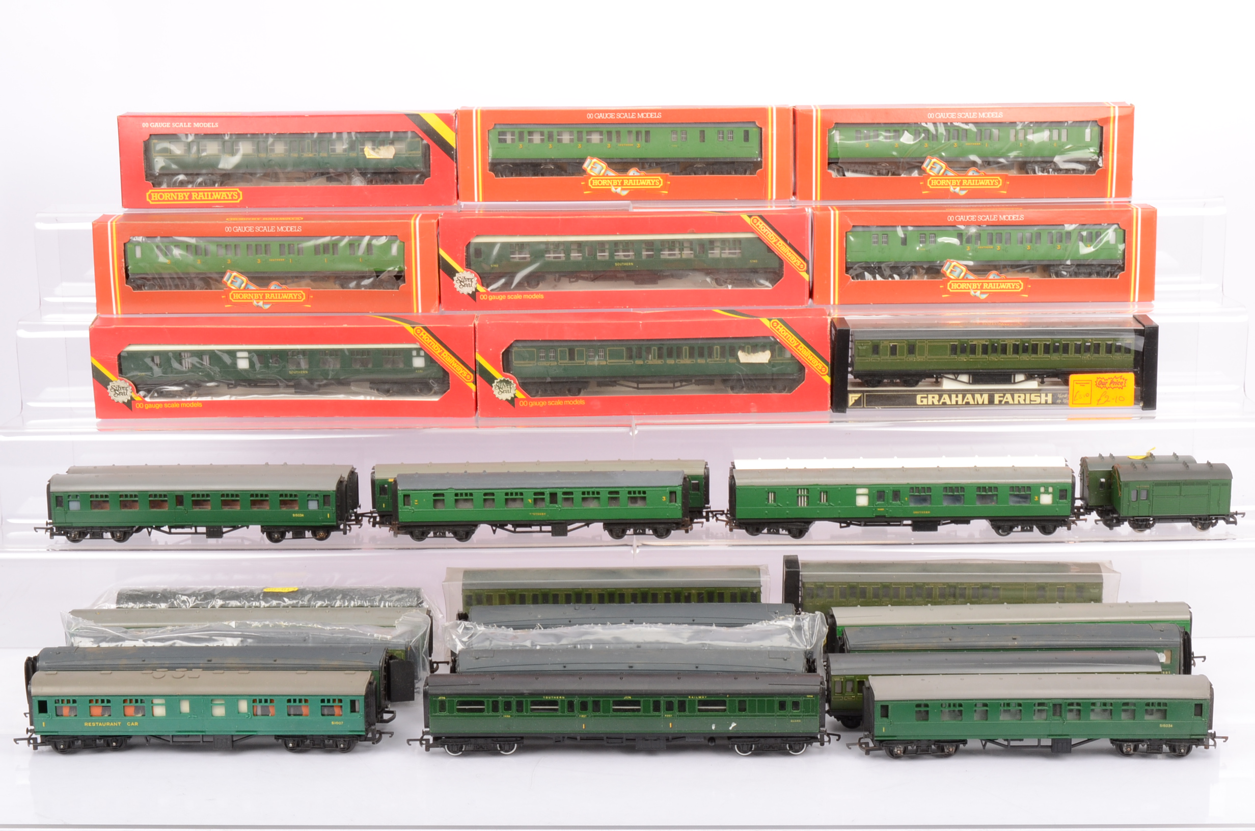 Tri ang And Hornby 00 Gauge Southern Region And BR Green Coaches And 