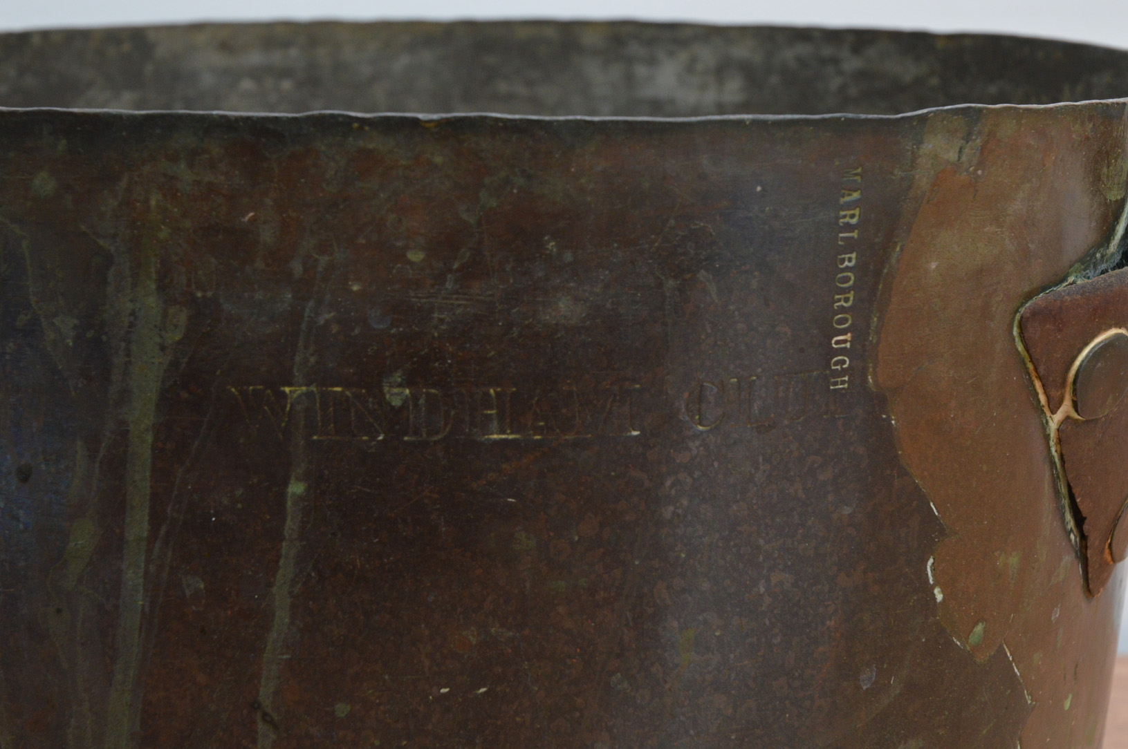 A large 19th century copper and brass pan, embossed with 'Windham Club and Marlborough' 34.5cm - Image 3 of 3