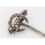 An Edwardian rough diamond encrusted fox and horse shoe pin, 5.5cm long, 1.9g