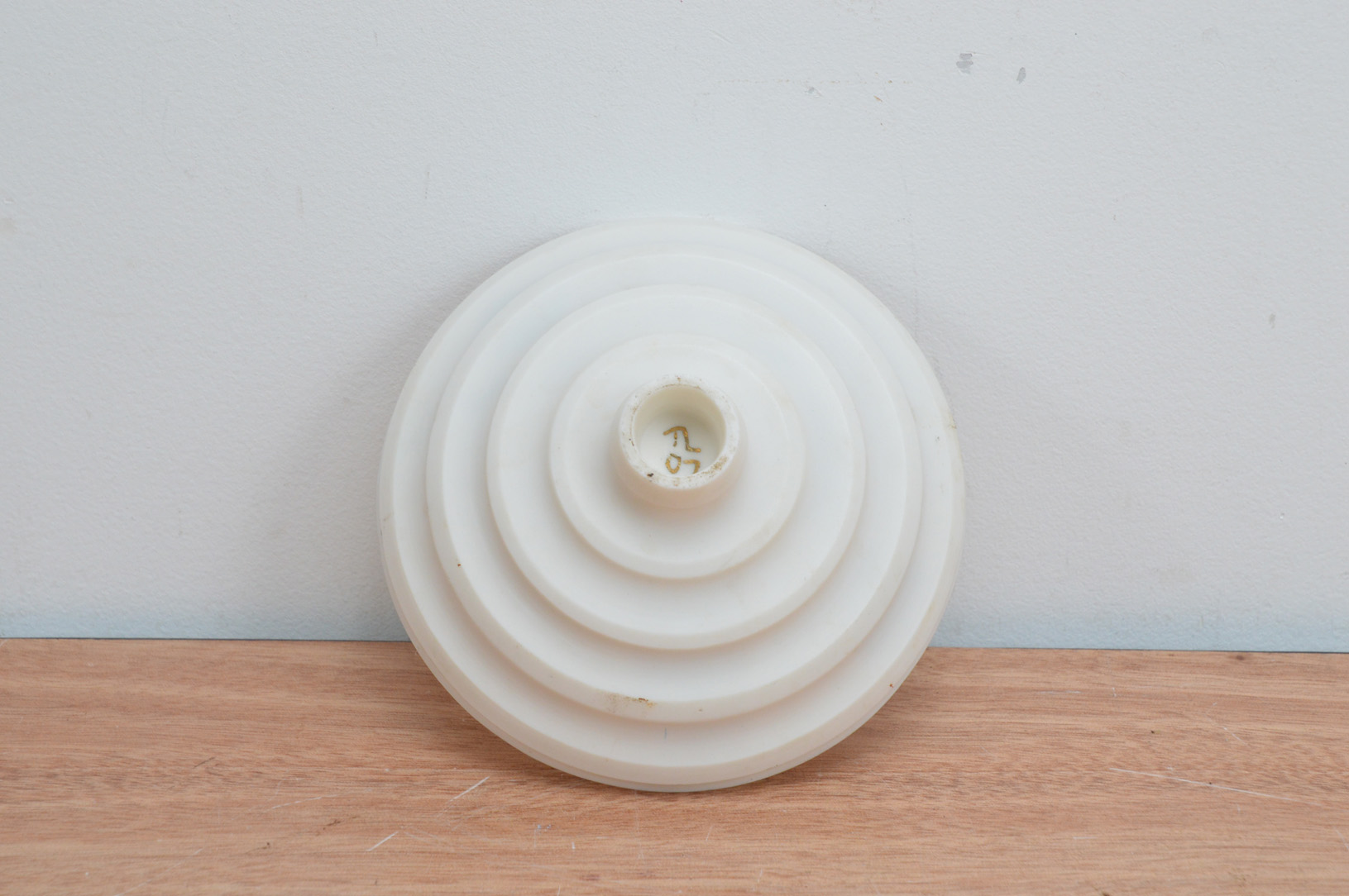Tony Laverick (British b. 1961), a small porcelain footed bowl, ribbed external design, internally - Image 3 of 3