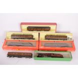 Rivarossi H0 Gauge British outline LMS maroon Steam Locomotive and coaches, 4-6-0 Steam Locomotive