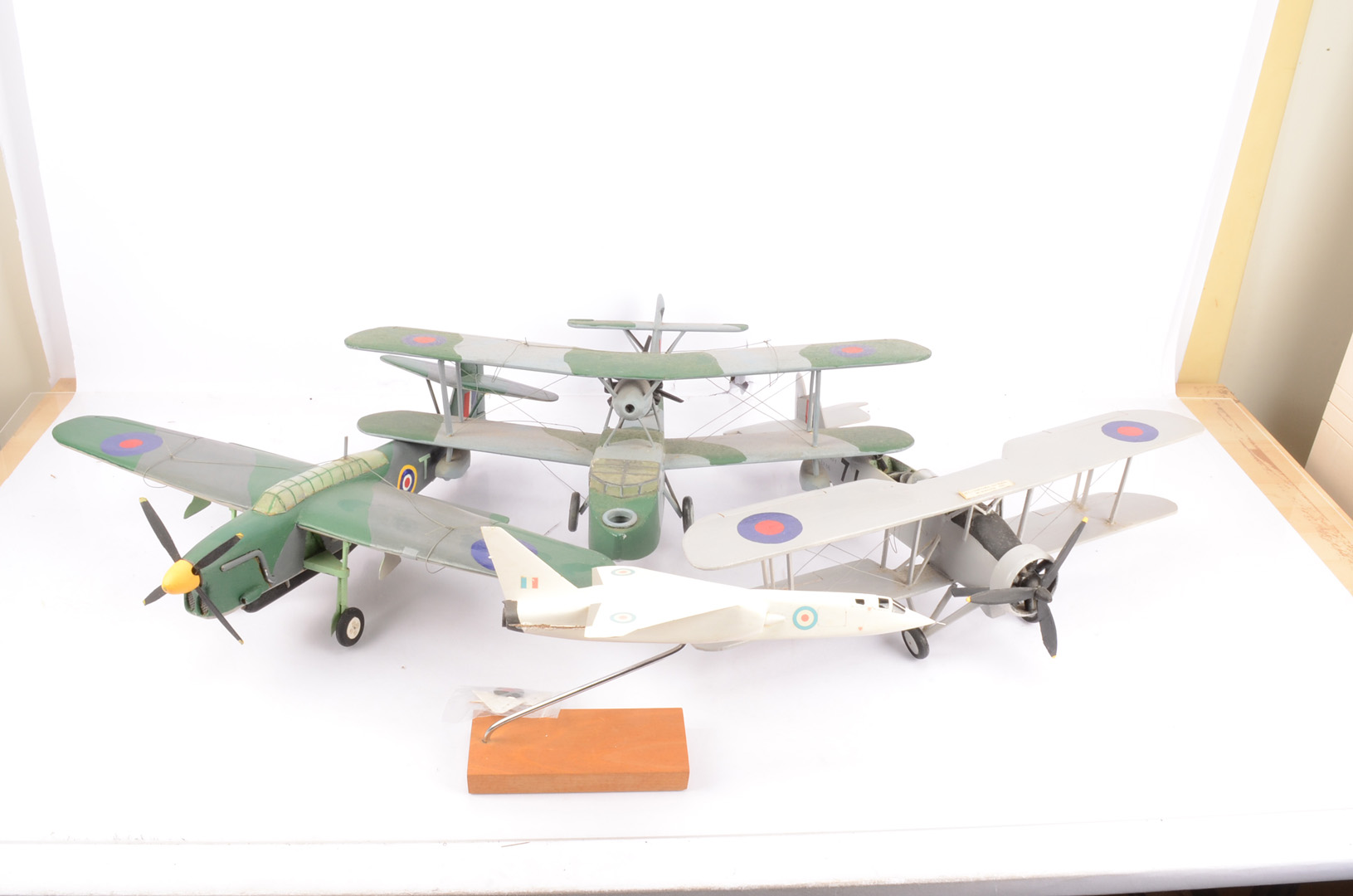 WWI and Modern Aircraft Models, four scratch built large scale wooden models, constructed to a - Bild 2 aus 2