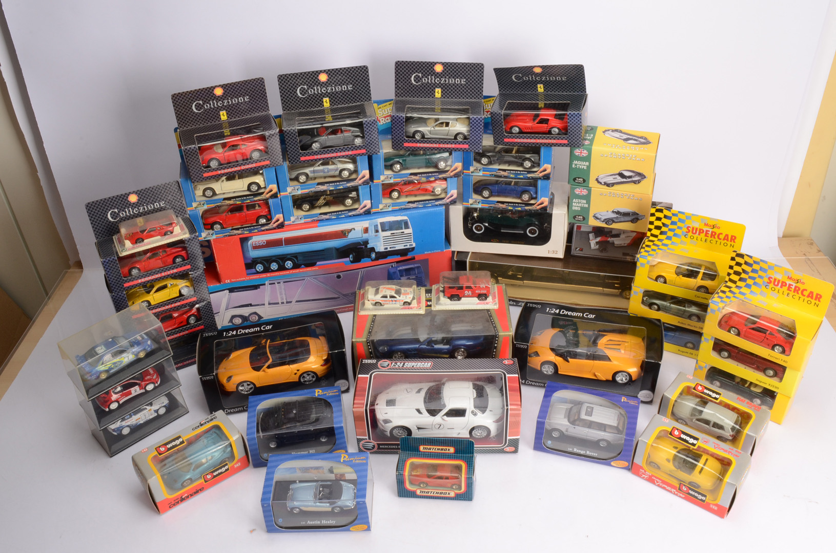 Modern Diecast Vehicles, vintage and modern private, commercial and competition vehicles in - Bild 2 aus 2