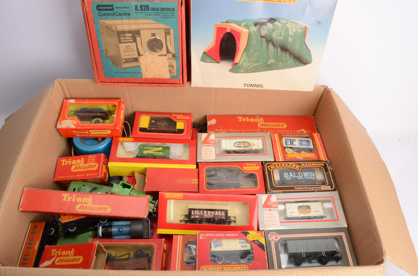 Hornby 00 Gauge freight wagons and accessories mostly boxed, Hornby China, unboxed Thomas and