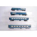 Tri-ang 00 Gauge Diesel Blue Pullman, R555 blue and white Motor coach, Driving non-powered coach,