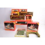 Hornby 00 Gauge Locomotive Rolling Stock Stations and Mainline Coaches, Hornby, R078 GWR green 'King