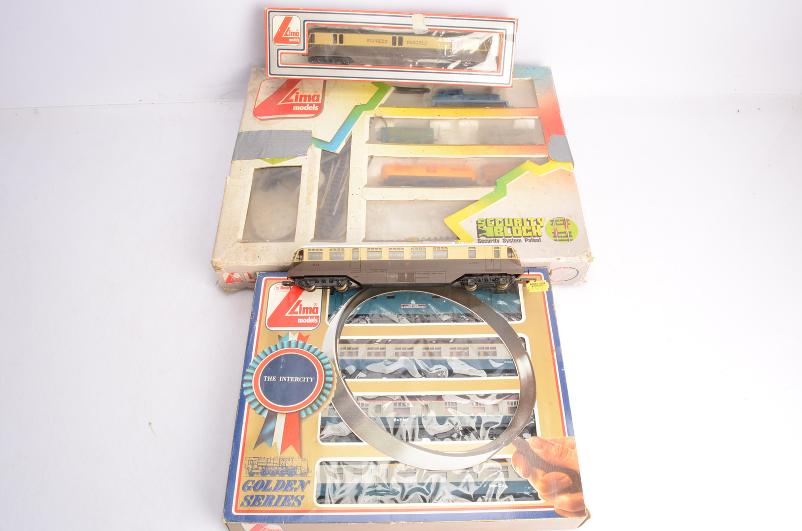 Lima 00 Gauge Train Sets and GWR Railcars, Golden Series 10 9707 'The Intercity' comprising BR