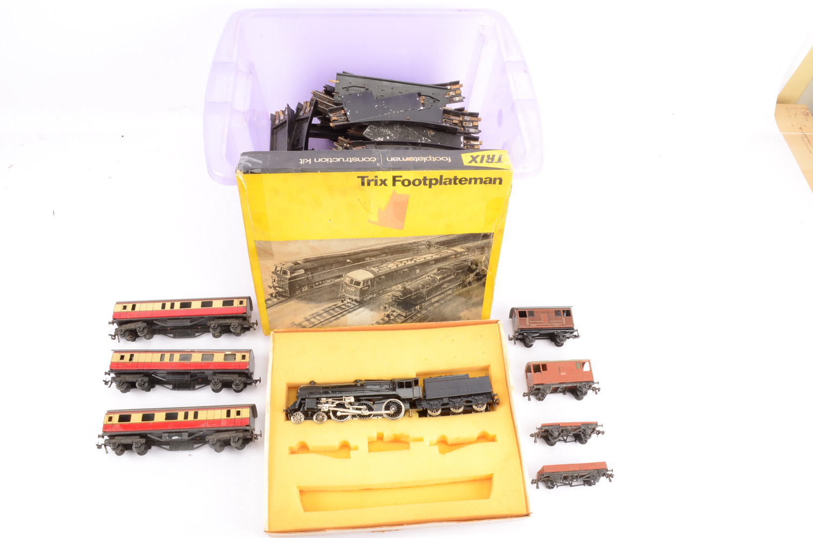 Trix 00 Gauge Footplateman kitbuilt Class 5 Locomotive Rolling Stock and Track, gloss black un-
