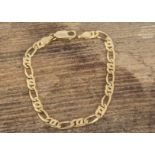 A 9ct gold flattened curb linked bracelet, 18.2 cm, 6.9g