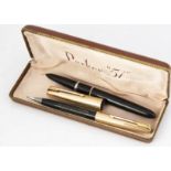 A Parker 51 fountain pen and pencil set, in brown clam Parker 51 case