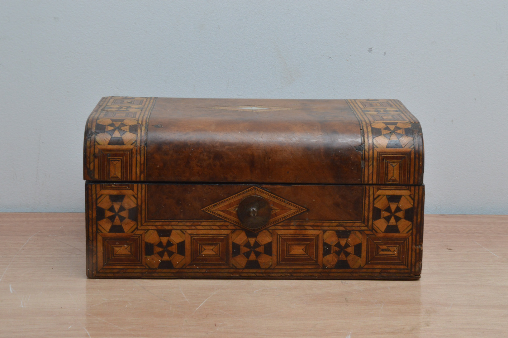 A string work burr walnut jewellery box, the top with mother of pearl inlay in a diamond shape,