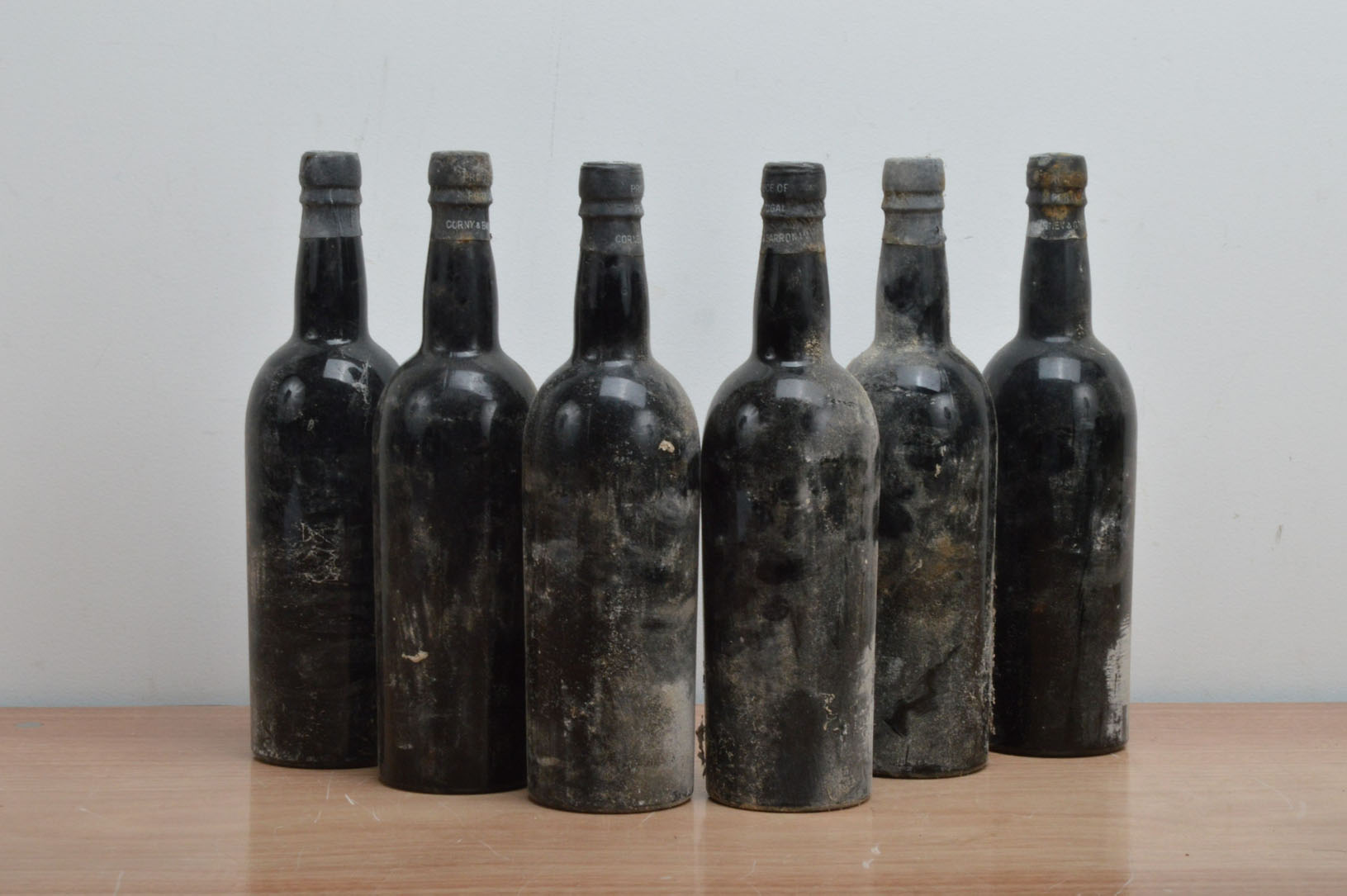 Six bottles of Quinta do Noval 1960, vintage Port, no labels (6)