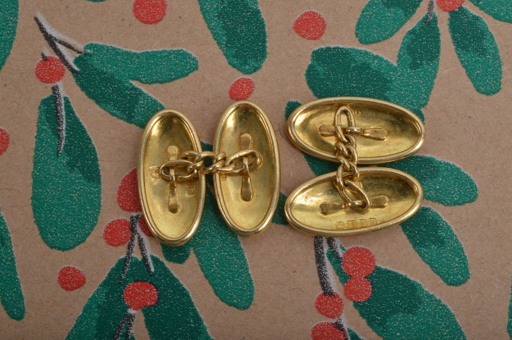 A pair of Edwardian 18ct gold cufflinks, oval panels, 22mm high, united by chain links, one panel - Image 2 of 2