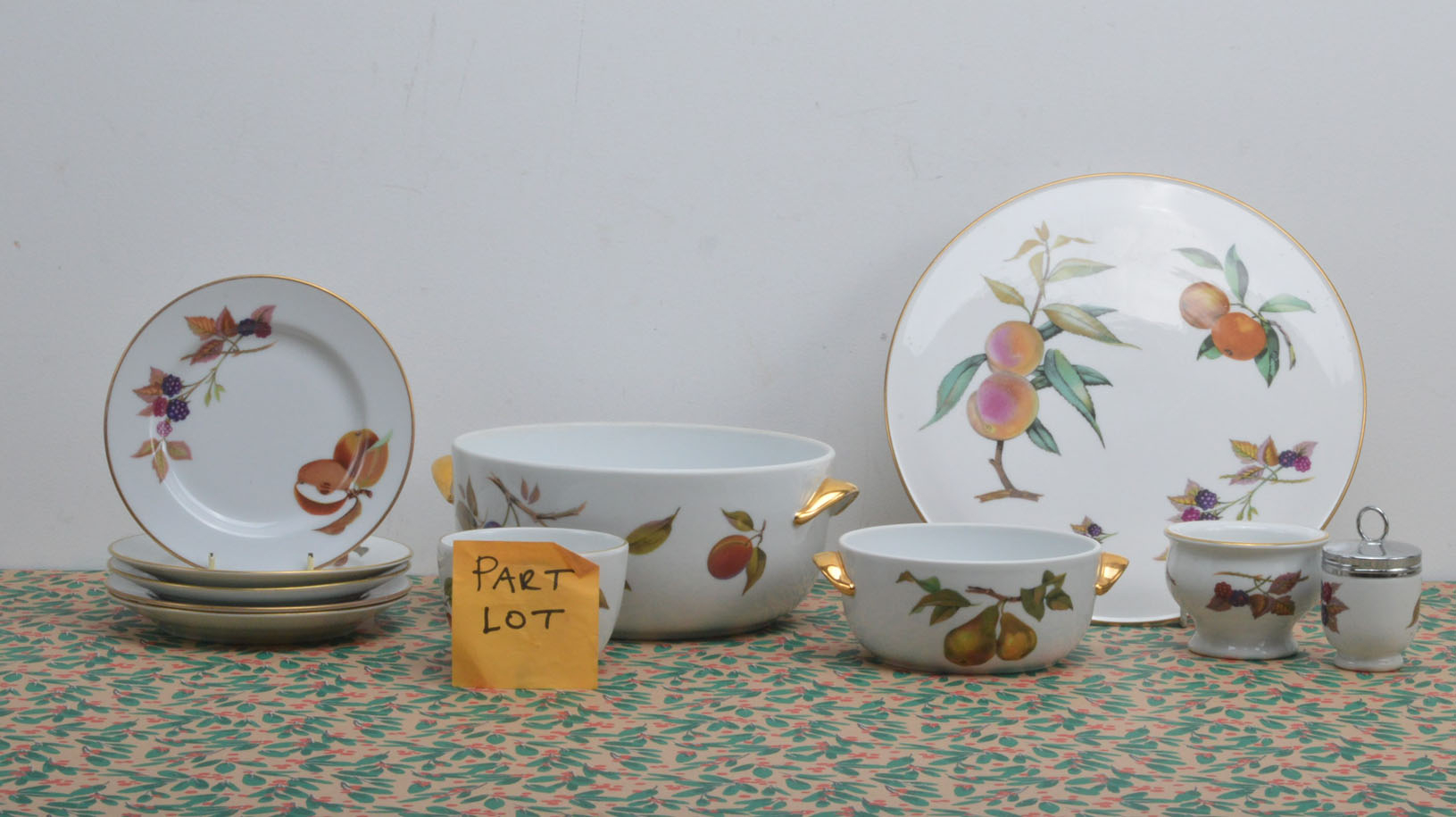 A large collection of Royal Worcester porcelain Evesham pattern tableware, including dinner