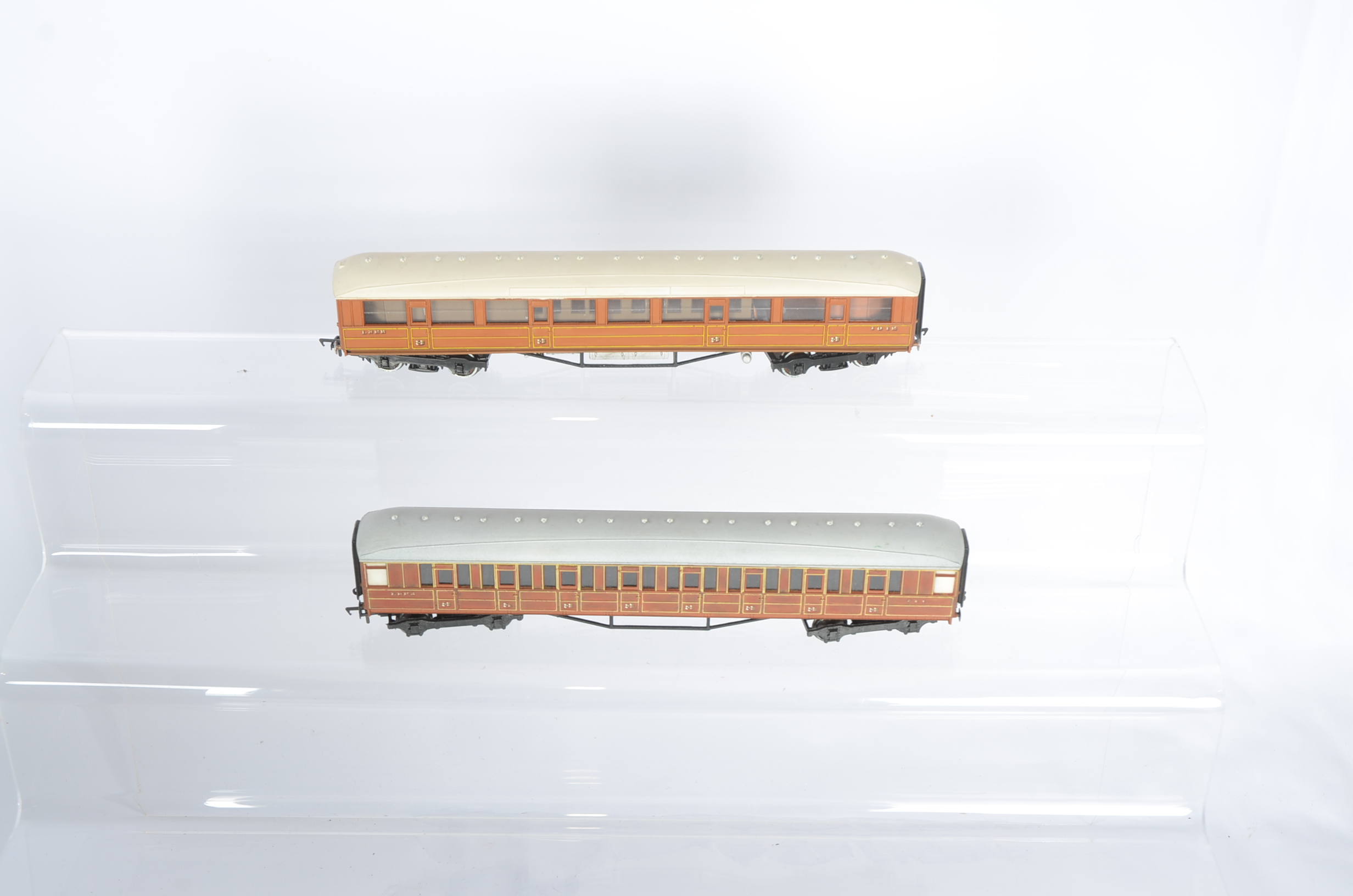 Ian Kirk 00 Gauge LNER kitbuilt Teak Corridor Coaches, All Third 711 and Brake/Third 1012 (part