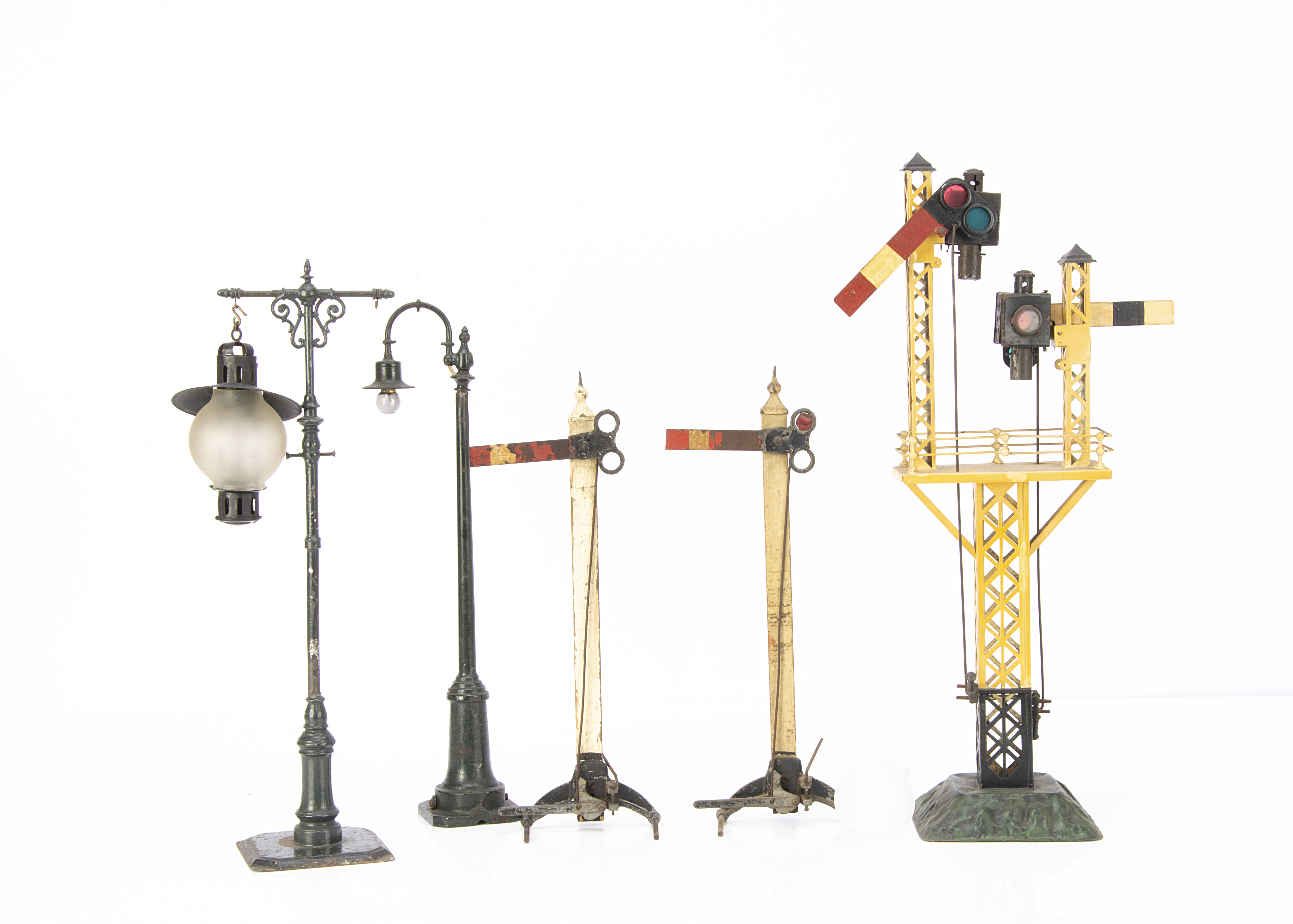 Vintage large-scale Signals and Lamps by Bing and others, signals comprising a Bing 2-doll bracket