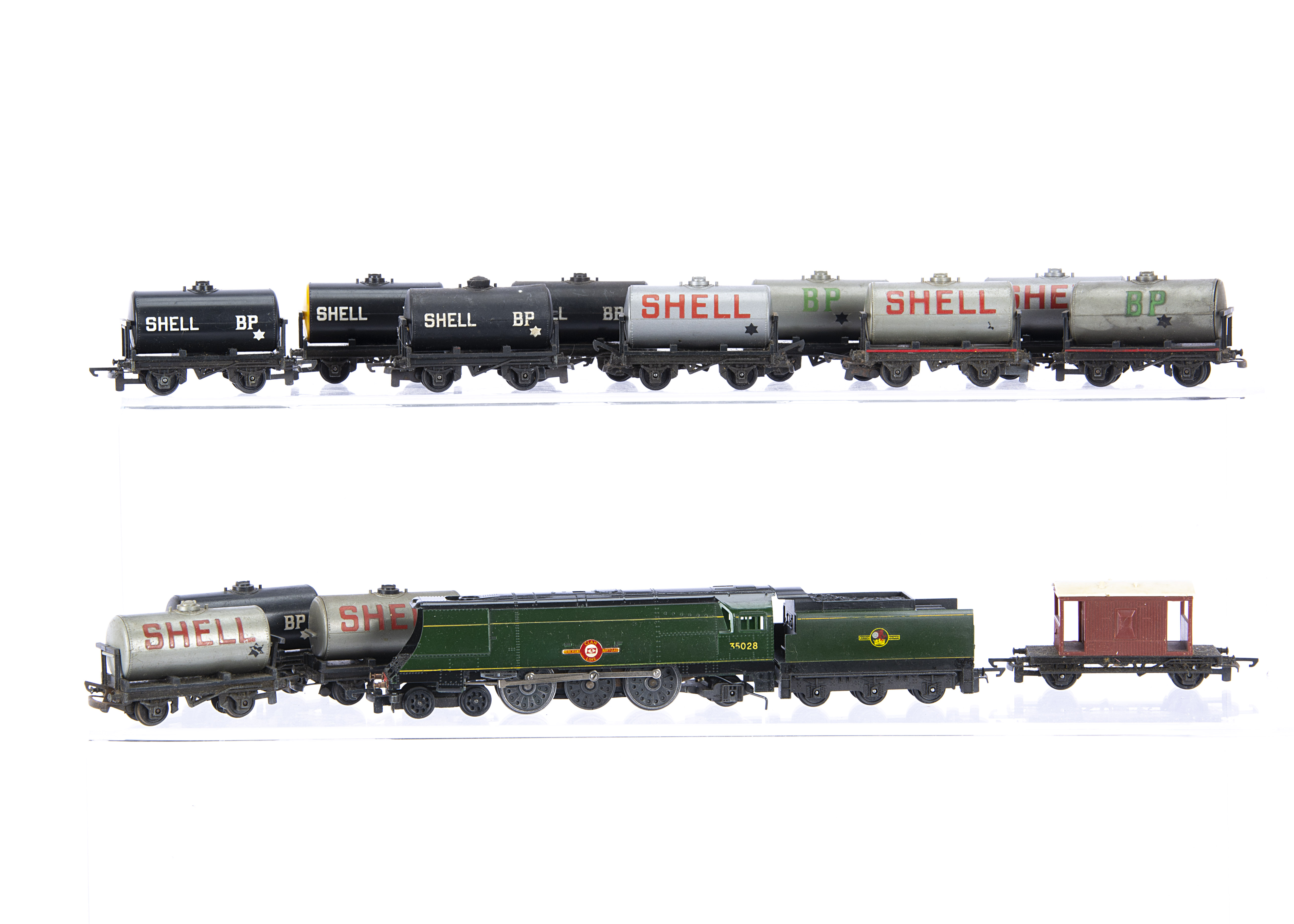 Tri-ang TT Gauge Shell BP tank wagon Train, BR green 'Clan Line', black Tank wagons (5), silver Tank