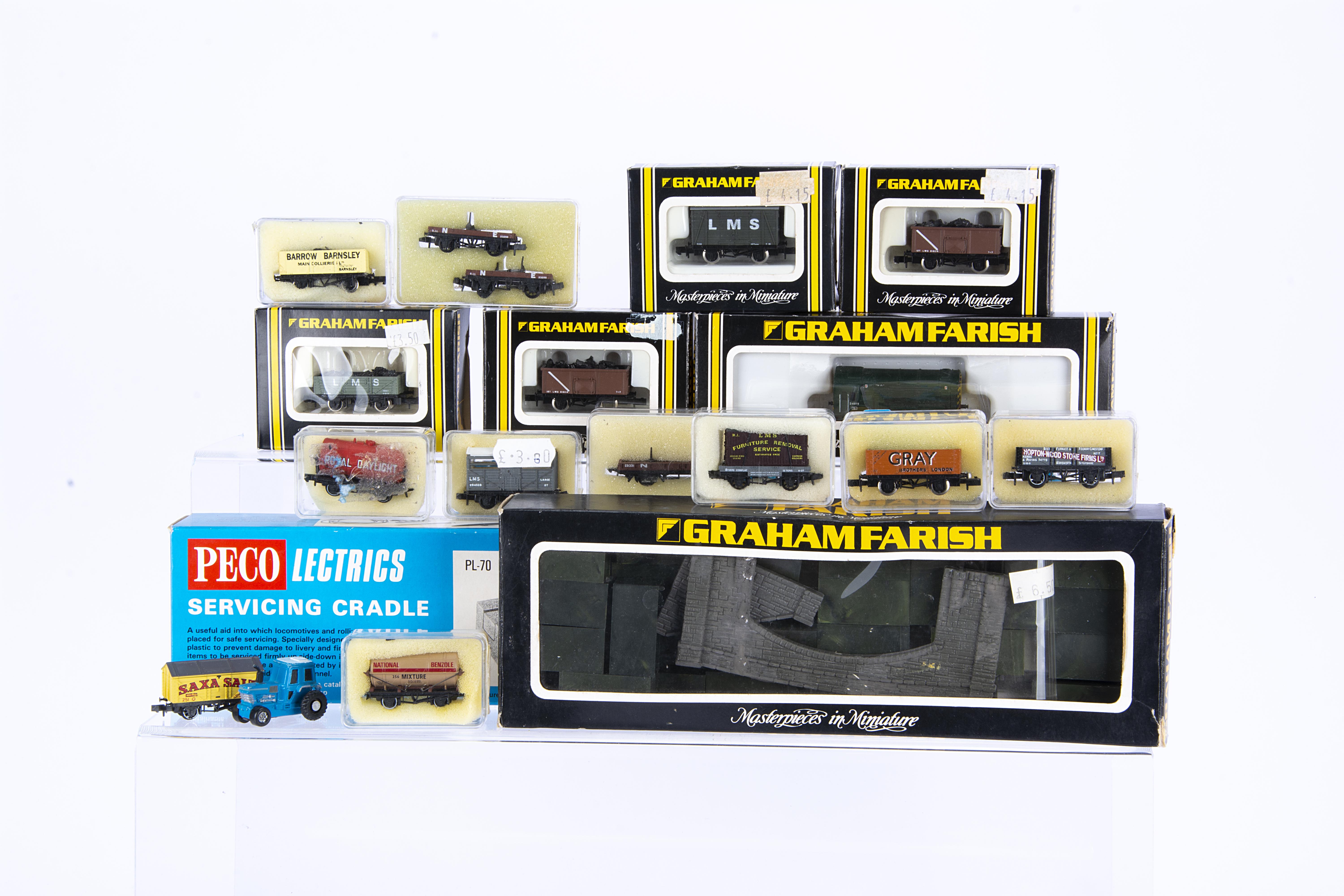 N Gauge Diesel Locomotive Goods Wagons and Other Accessories, Graham Farish boxed 1009 Class 08