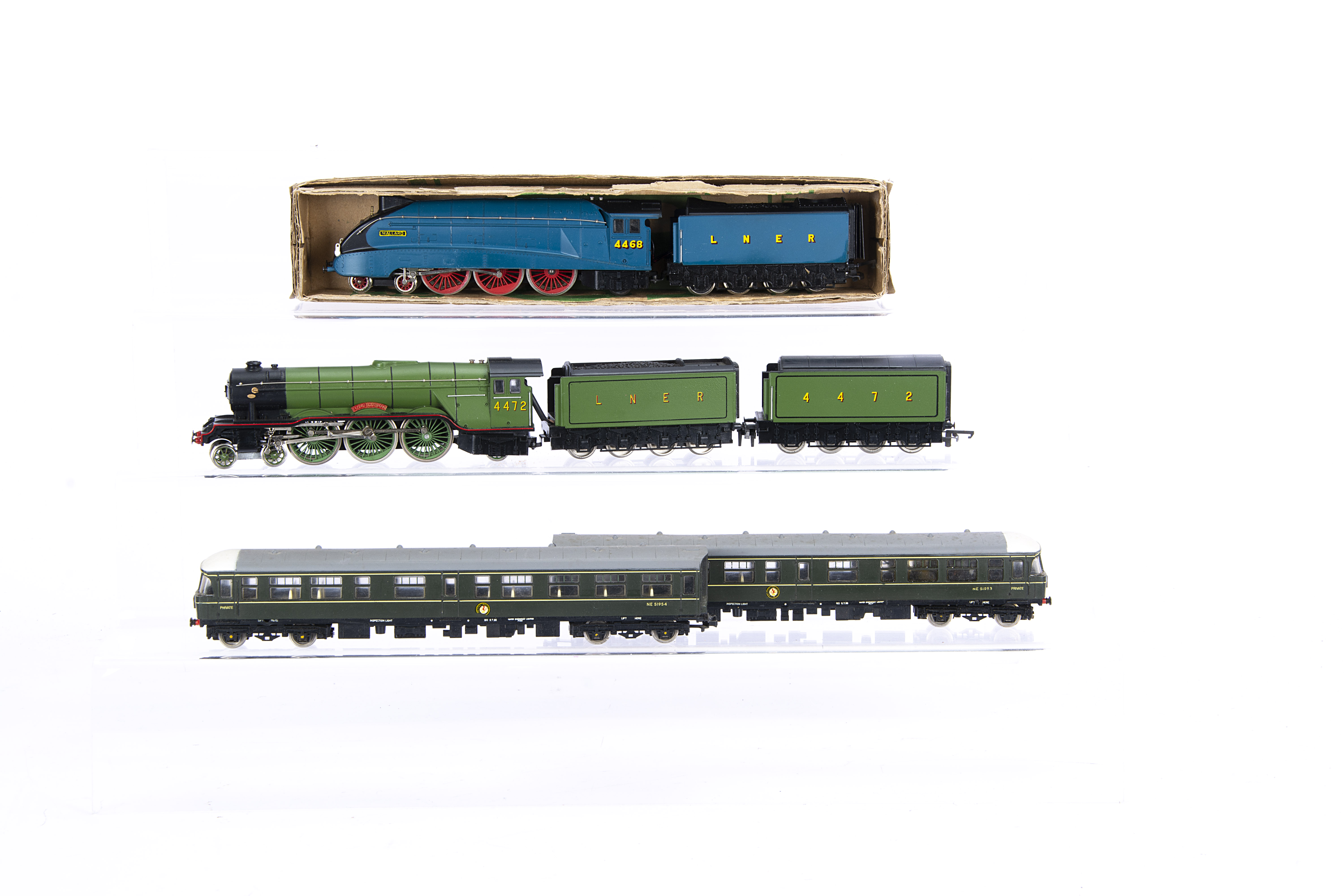 Trix 00 Gauge unboxed 1180 LNER green 'Flying Scotsman' Locomotive and two Tenders and other