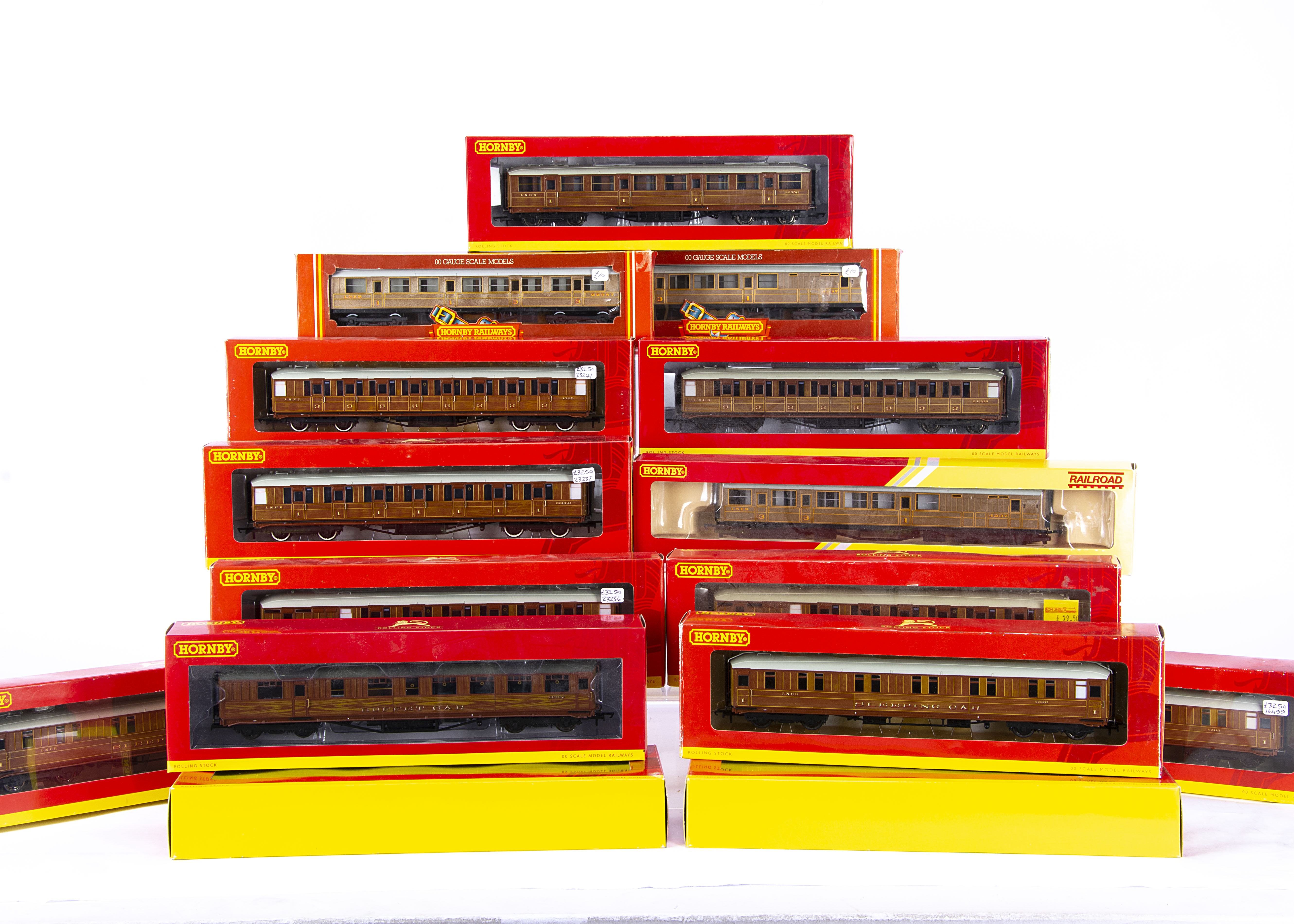 Hornby 00 Gauge LNER Teak Coaches, comprising Chinese production, 1208 'Sleeping Car' (5), Buffet