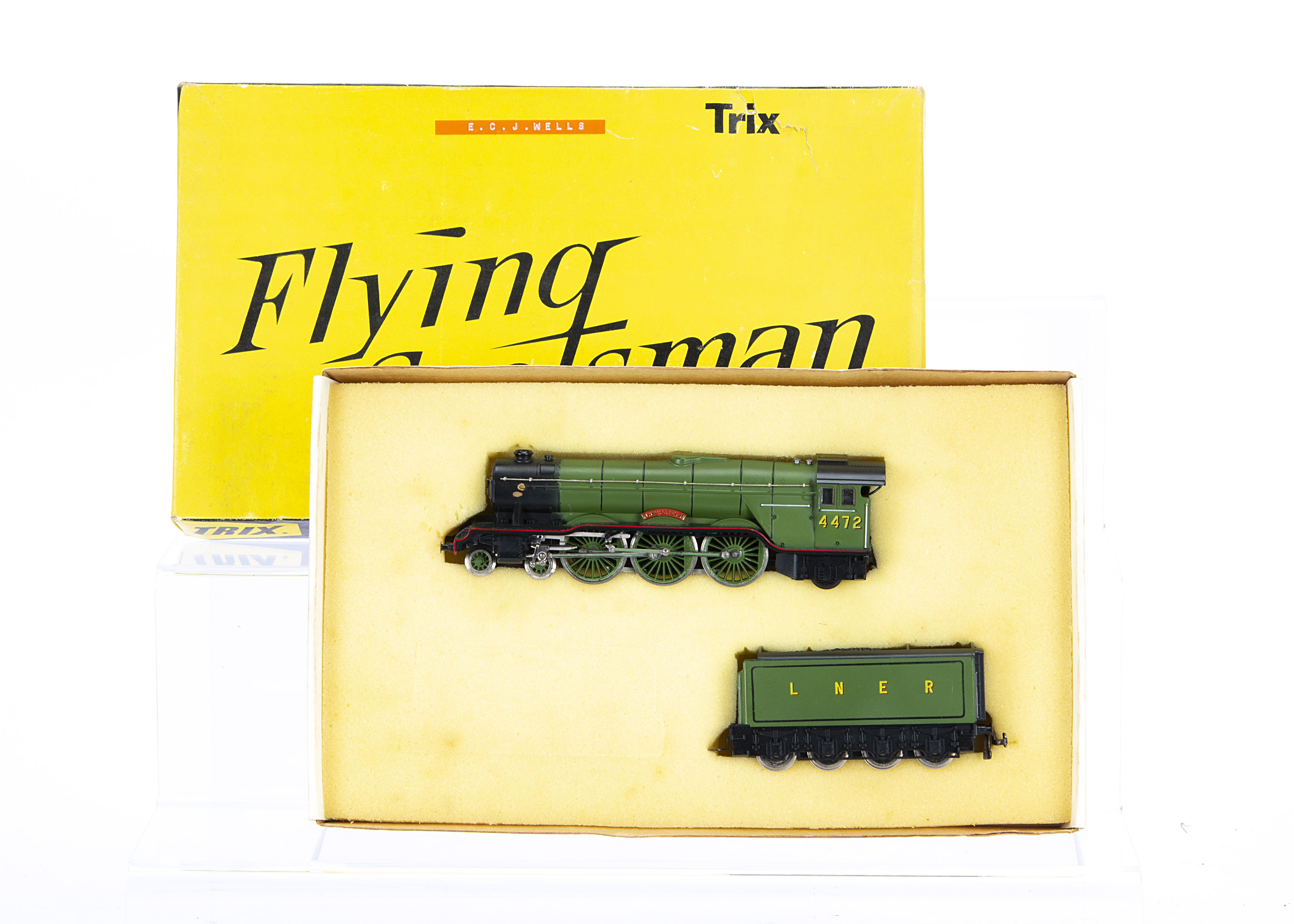 Trix 00 Gauge 1180 LNER green 'Flying Scotsman' Locomotive and Tender, with instructions, in