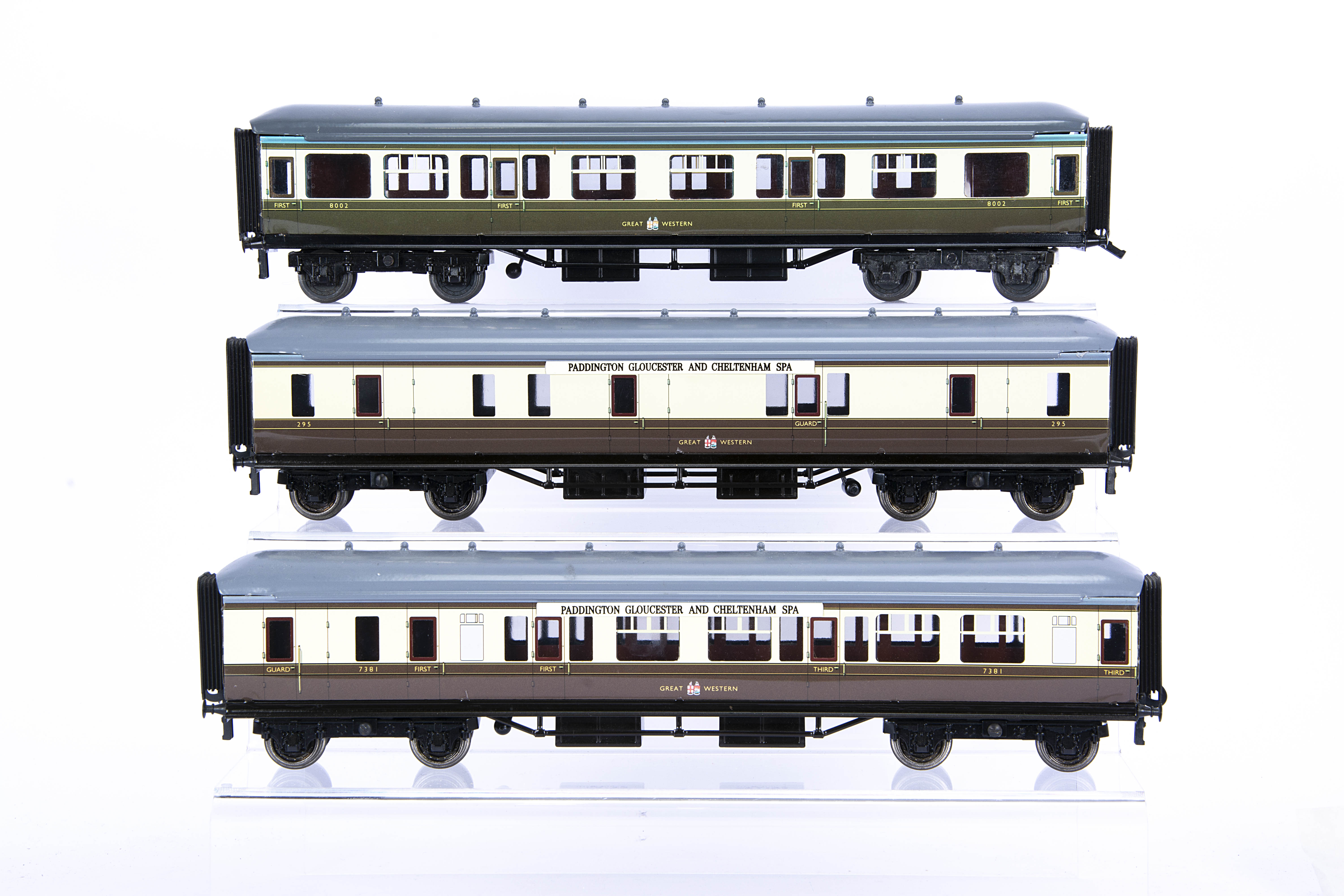 Three ACE Trains 0 Gauge GWR Corridor Coaches, in lithographed GW brown/cream, comprising 1st