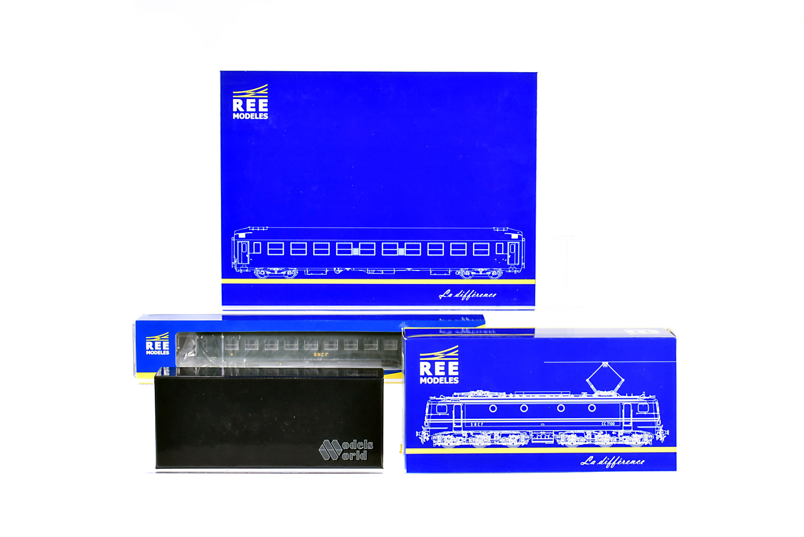 REE Modeles and Models World H0 Gauge French Electric Locomotives and Coaching Stock, all boxed/