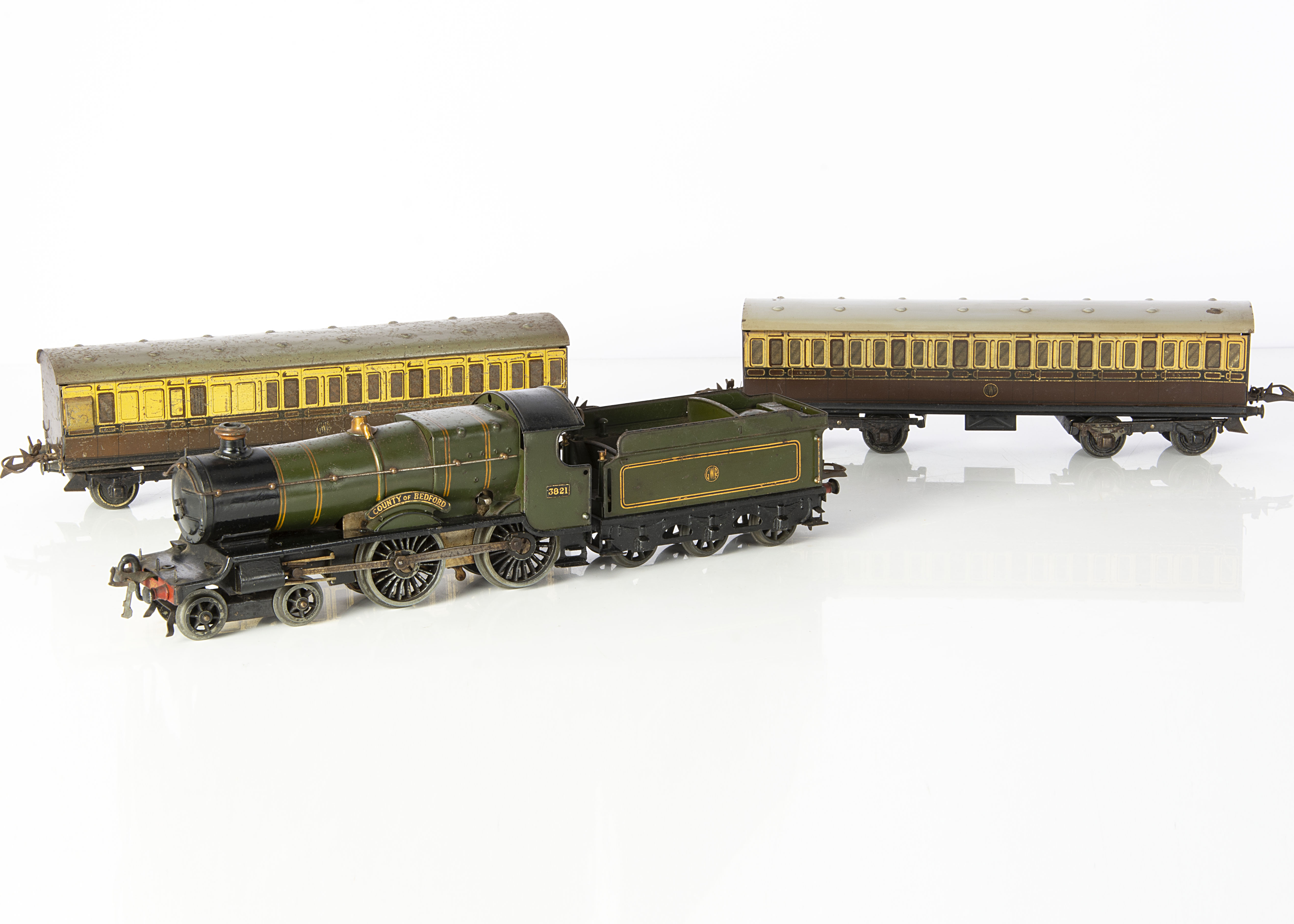 A Hornby 0 Gauge clockwork No 2 Special 'County of Bedford' 4-4-0 Locomotive with Tender and