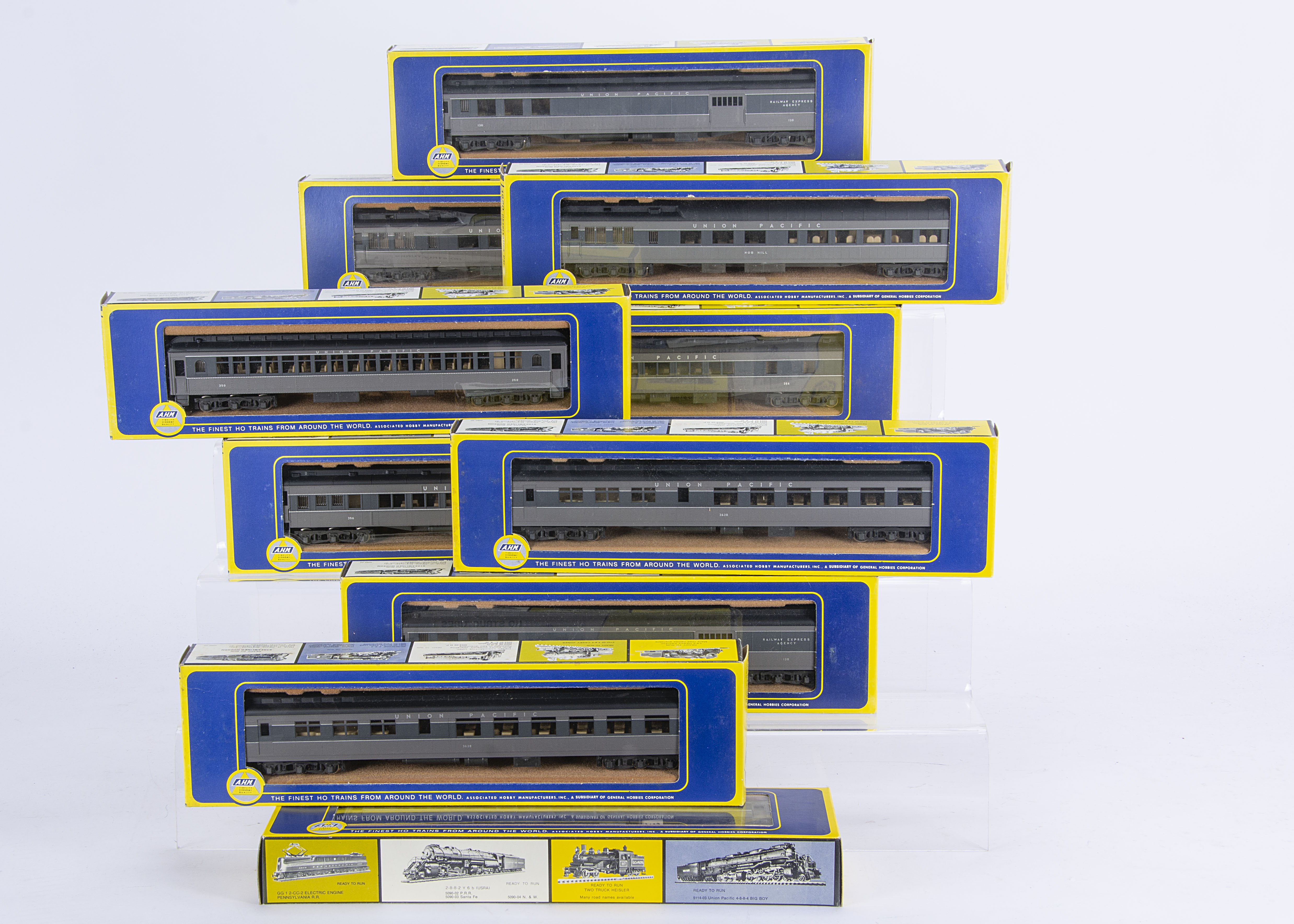 AHM Rivarossi H0 Gauge Union Pacific Coaches, in two tone grey livery, 6301-6305 and 6331-6335,