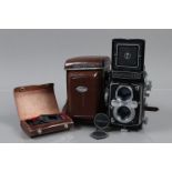 A Yashica 635 TLR Camera, serial no ST 2120098, shutter working, body G, scratch to back edge of