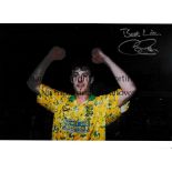 CHRIS SUTTON / AUTOGRAPH A 12 X 8 photo of the Norwich City striker celebrating after a 1-1 draw