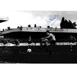 JOHN ALDRIDGE / AUTOGRAPH A 12 X 8 photo of the Oxford United striker scoring from the penalty
