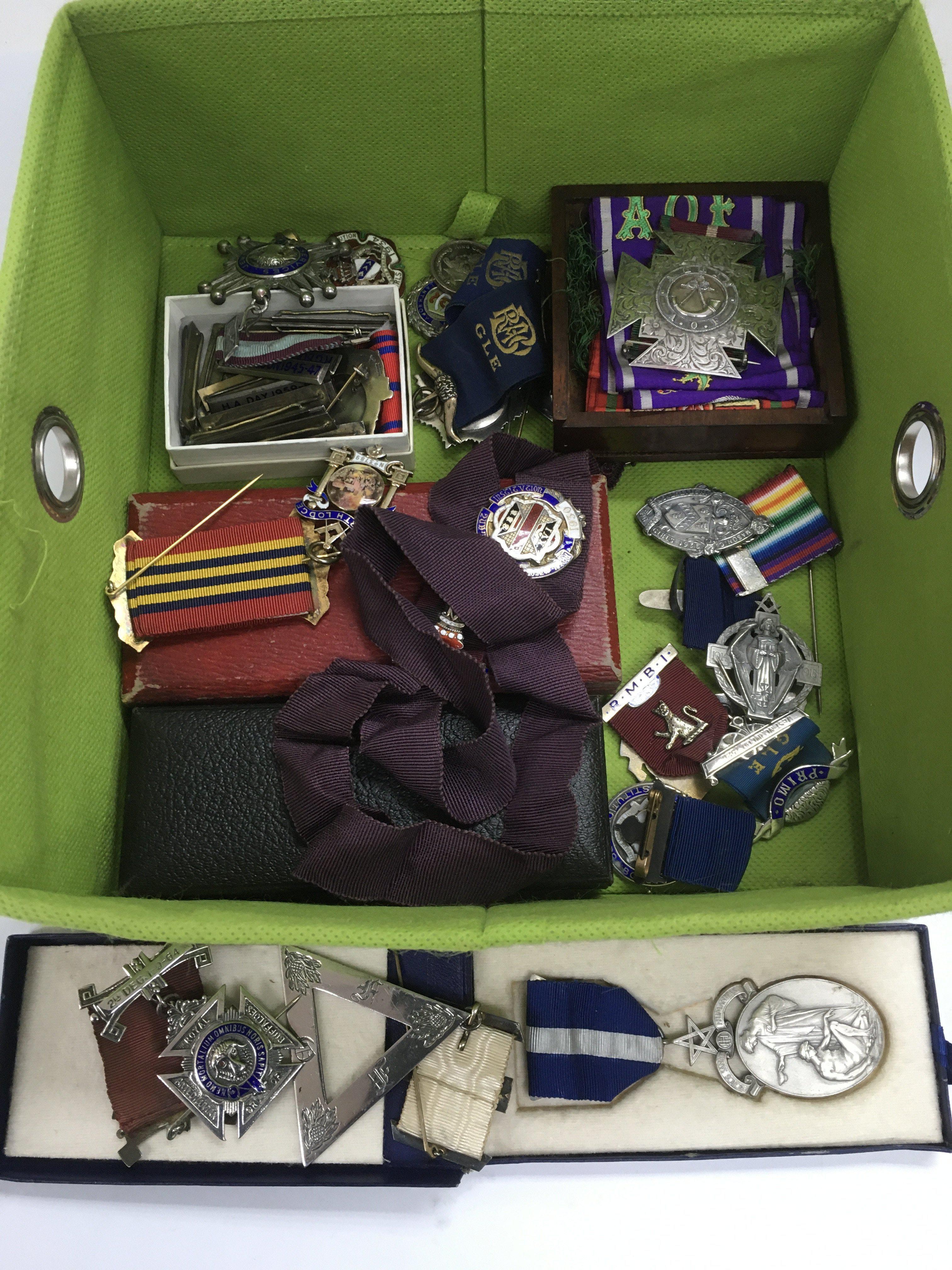 A collection of Masonic and Buffalo lodge items co