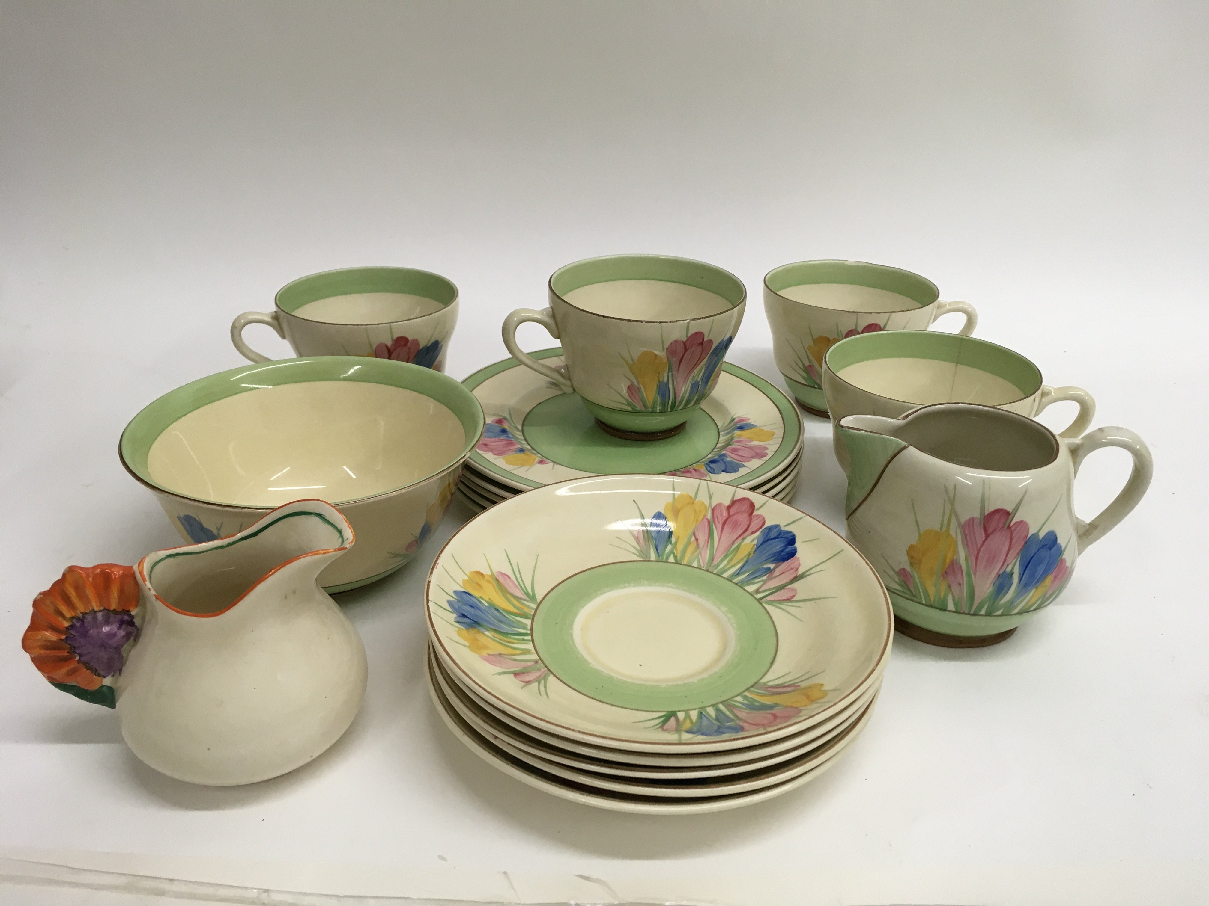 A Clarice Cliff spring crocus tea set comprising f - Bild 2 aus 4