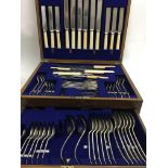 A oak canteen of cutlery