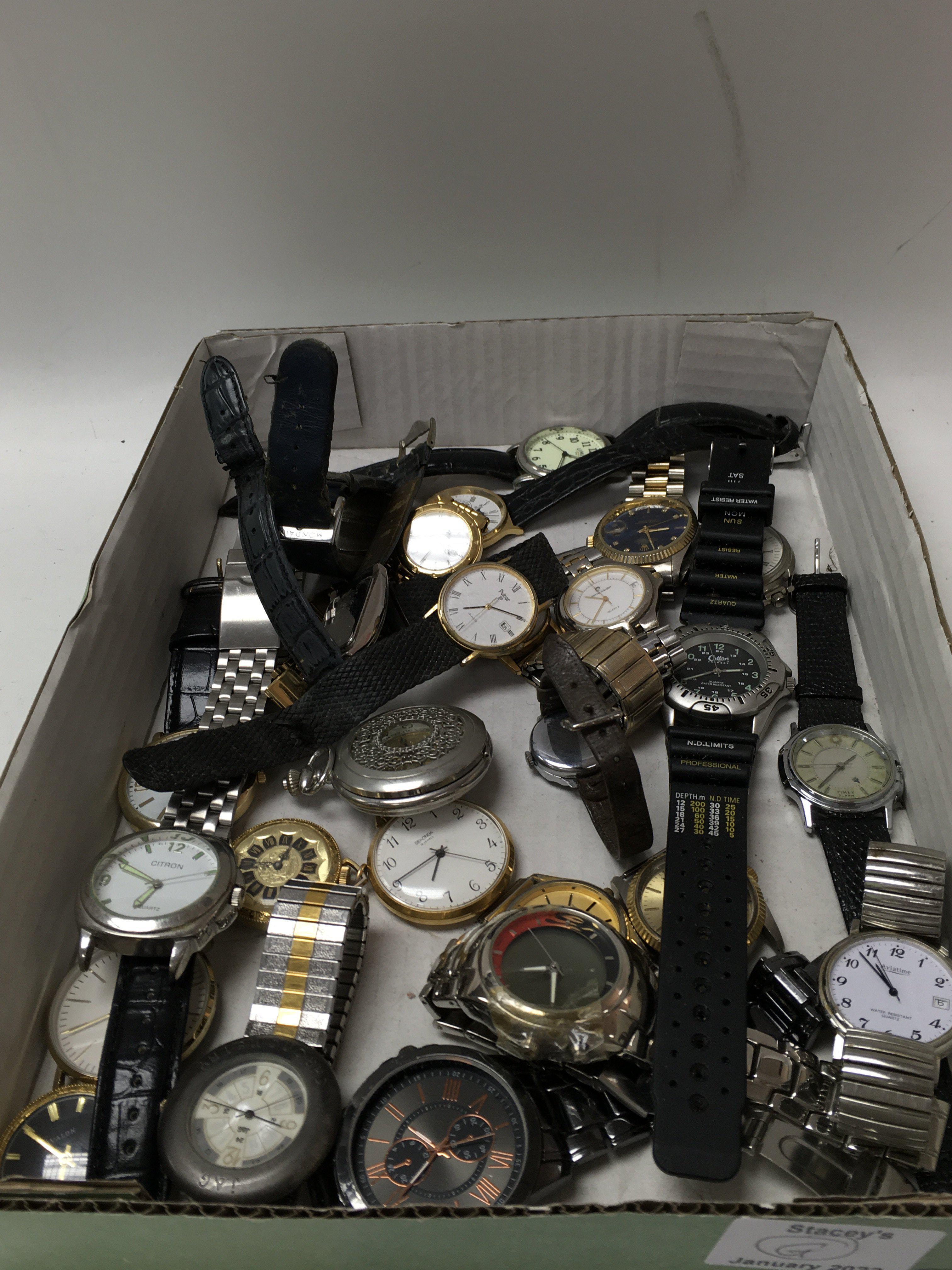 19 mixed vintage mens watches.