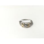 An unusual style princess diamond single stone rin