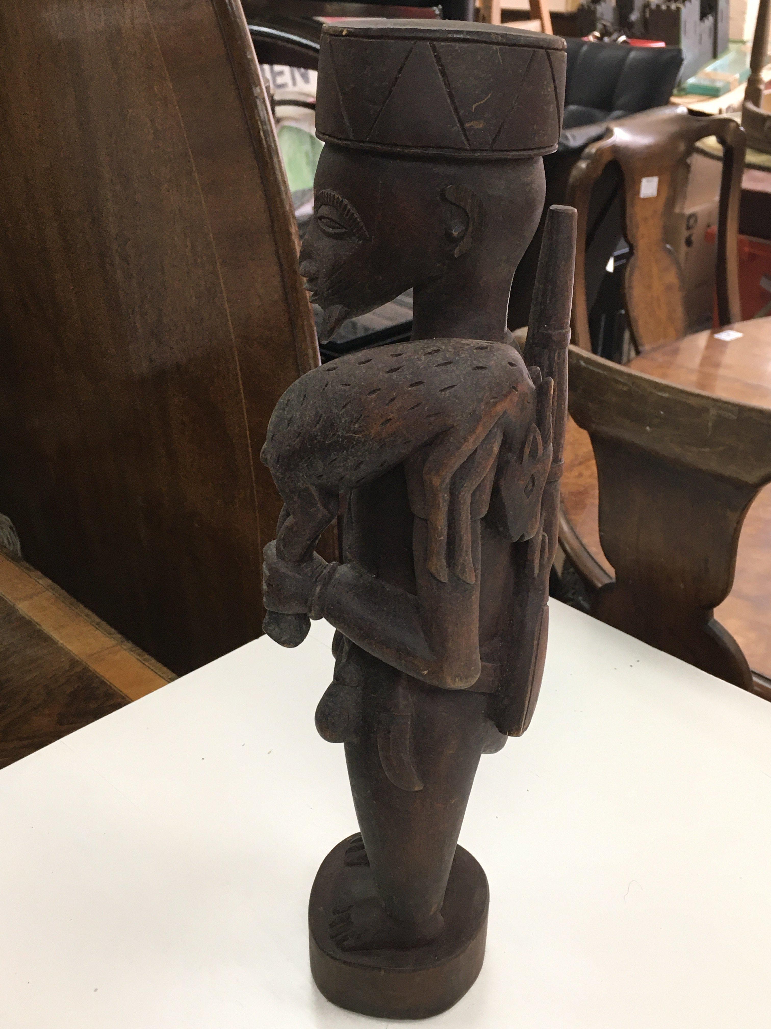 A good carved 19th century Kenyan colonial figure - Image 4 of 4