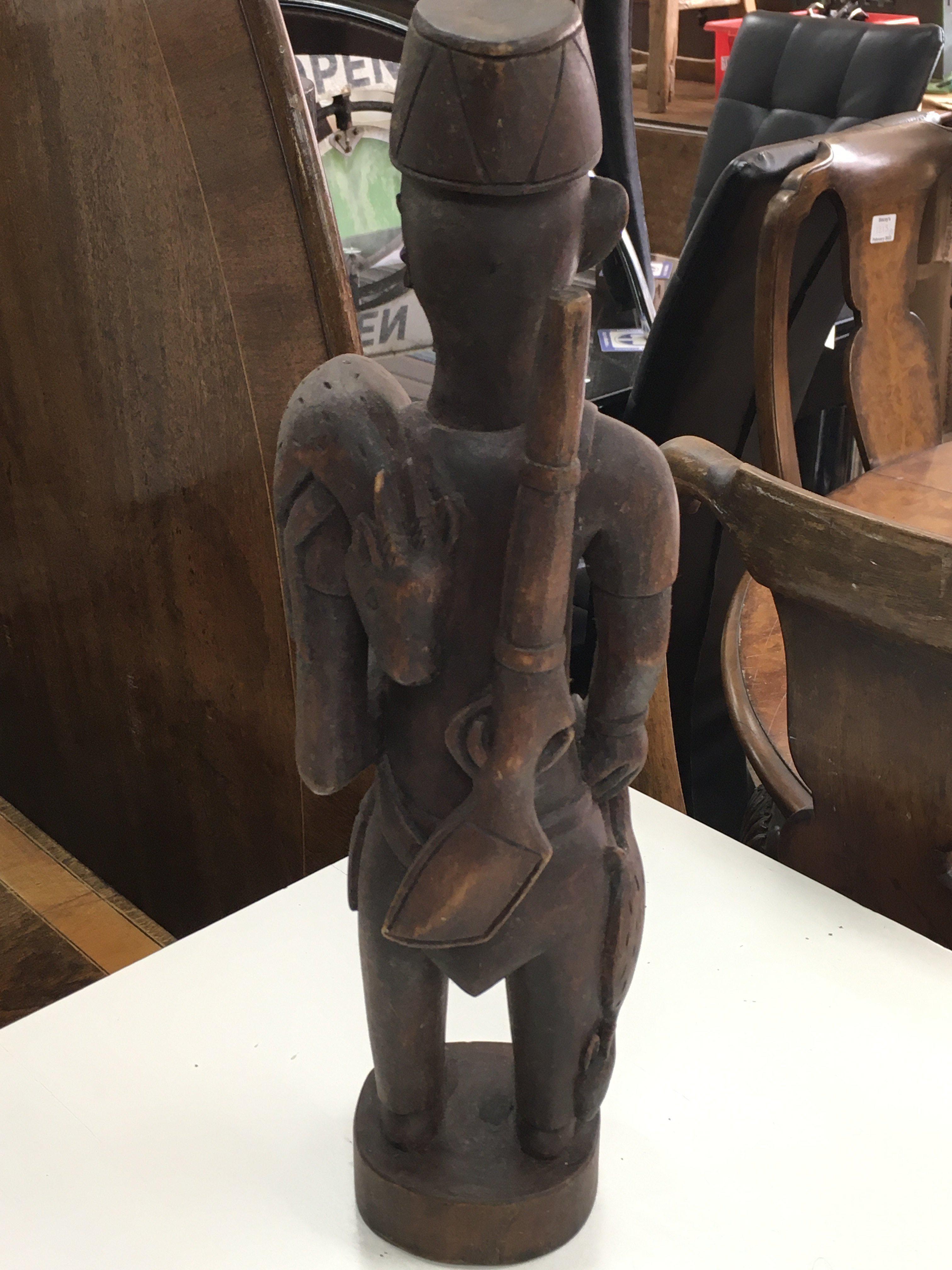 A good carved 19th century Kenyan colonial figure - Image 3 of 4