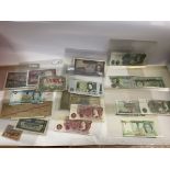 An extensive collection of Banknotes including cir