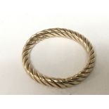 A 9carat gold simulated rope ring. Weight 2.8g rin