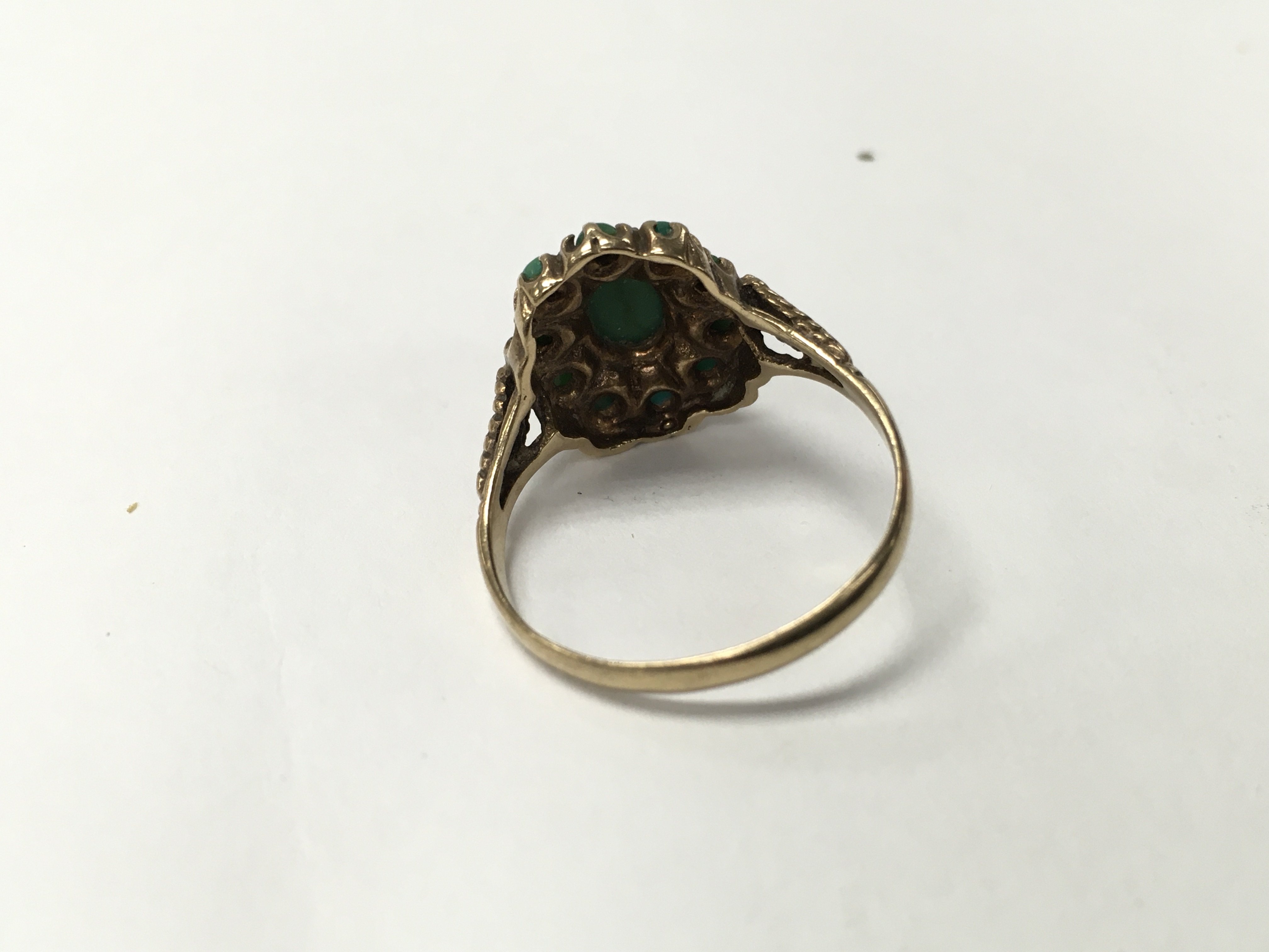 An Edwardian 9ct gold and turquoise set ring. The - Image 2 of 3
