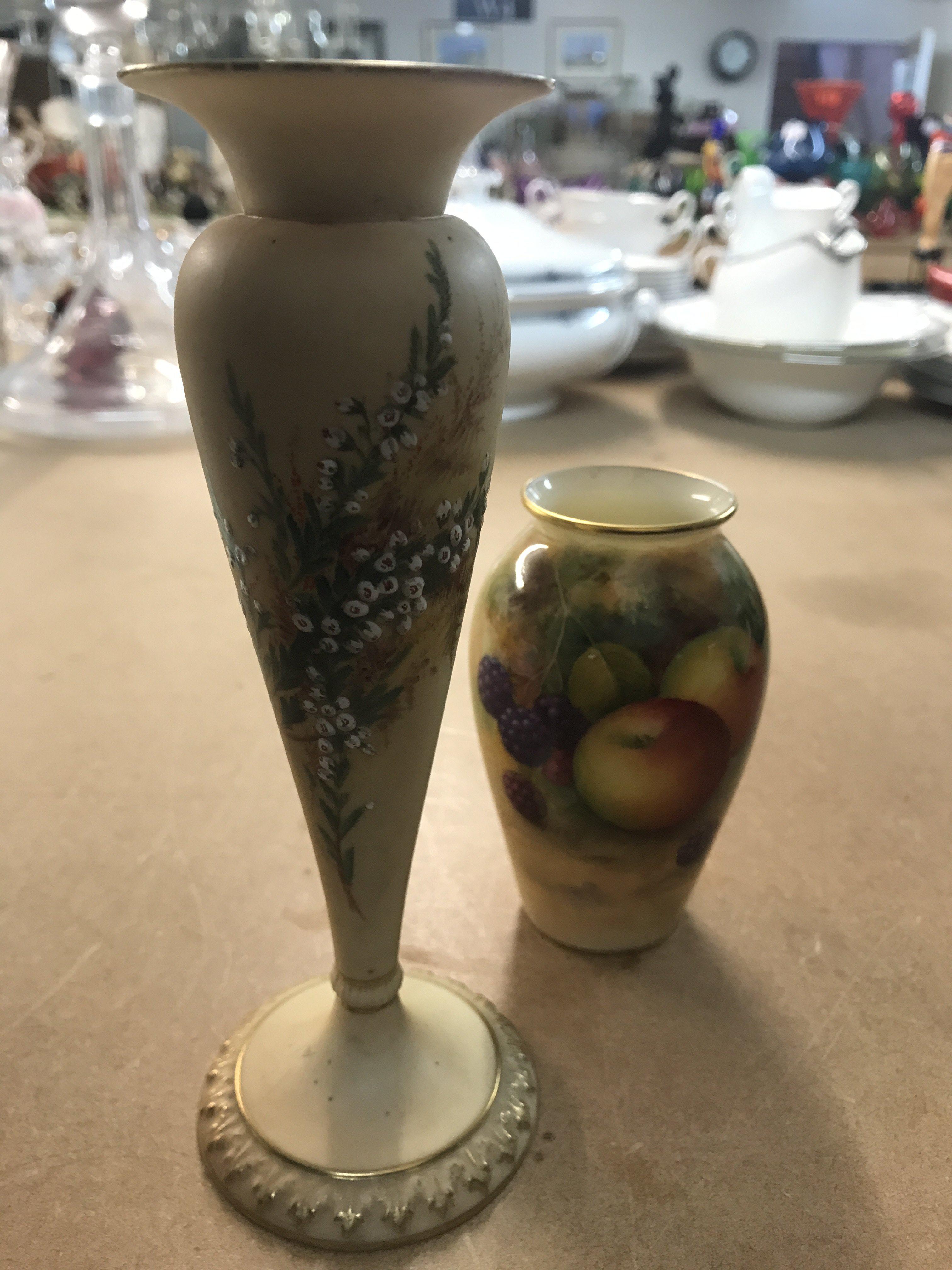 A Blush Ivory Royal Worcester bud vase decorated w - Image 2 of 3