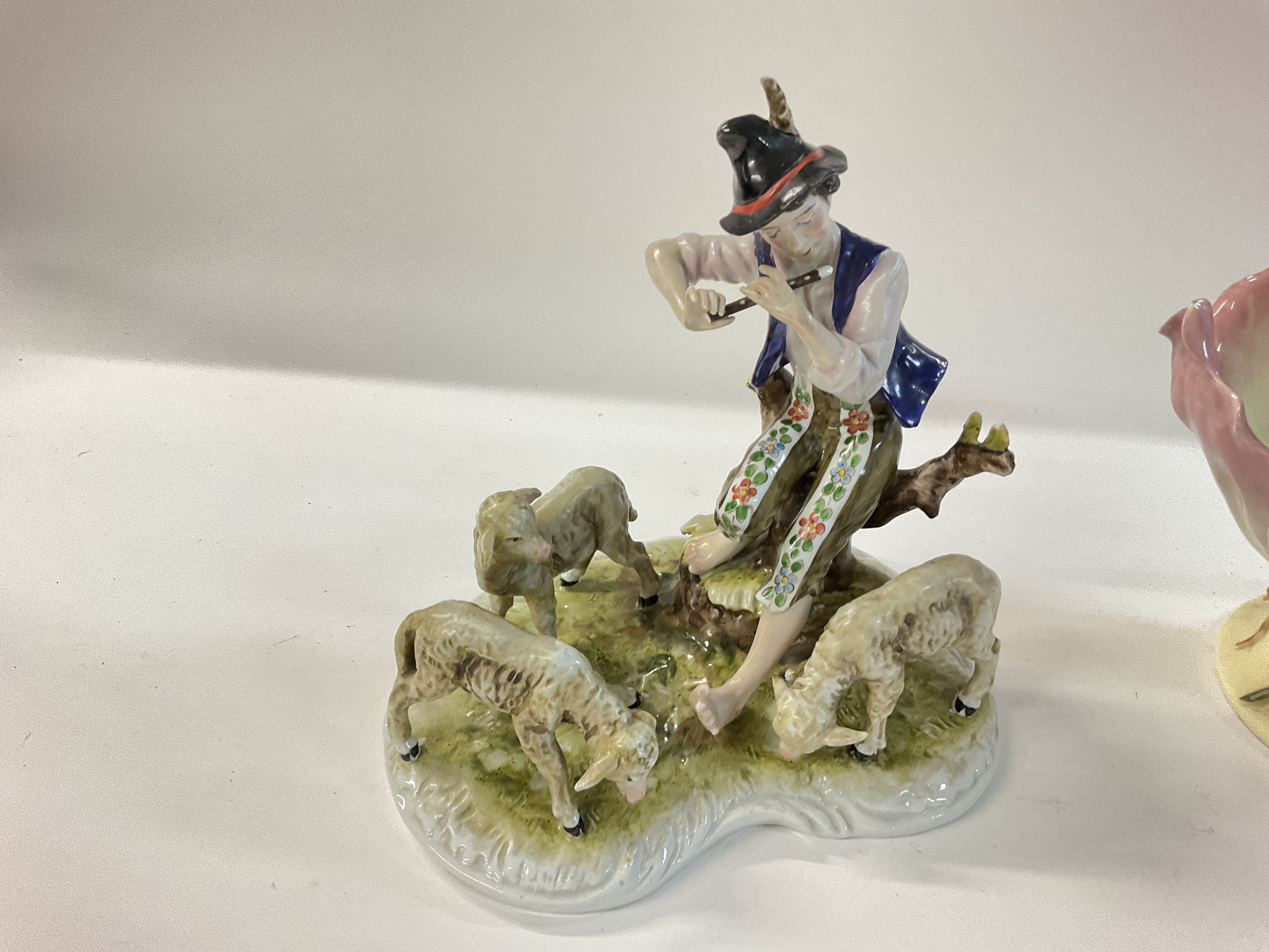 A floral basket and a Dresden figure - NO RESERVE - Image 3 of 3